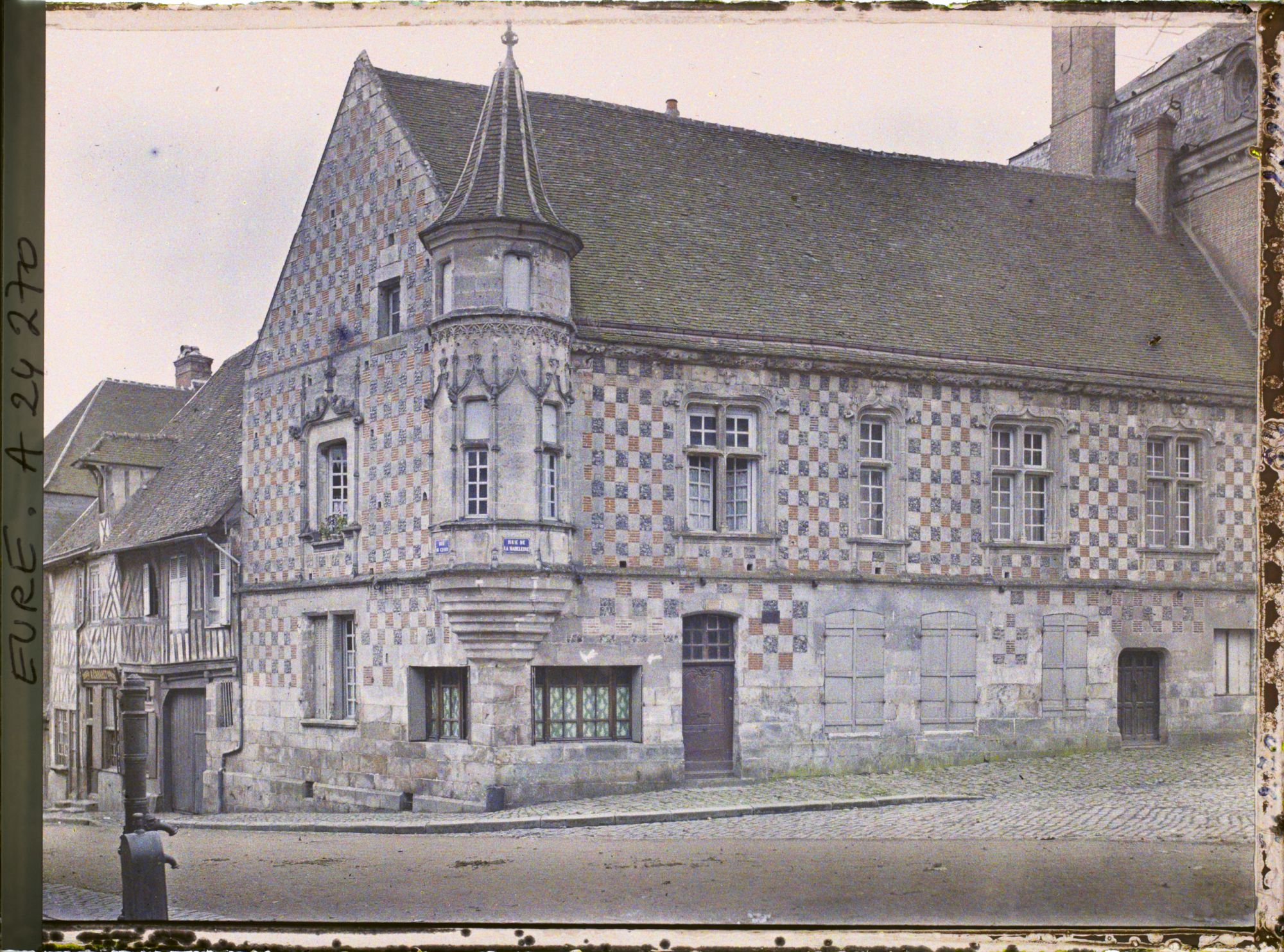 Image représentant Maison à pignon, vue de la rue de la Madeleine