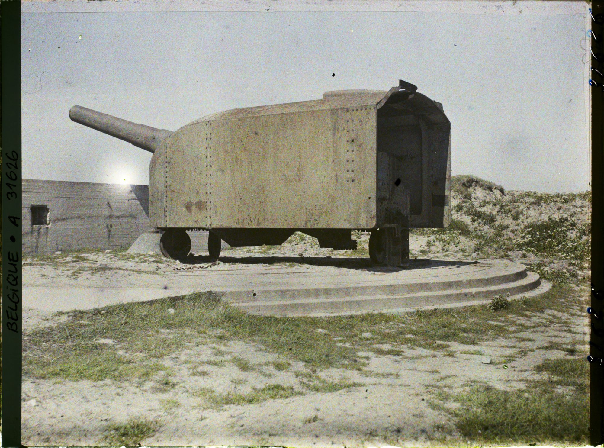 Image représentant Belgique, Ostende, Batterie Hindenburg, Une pièce avec son blindage