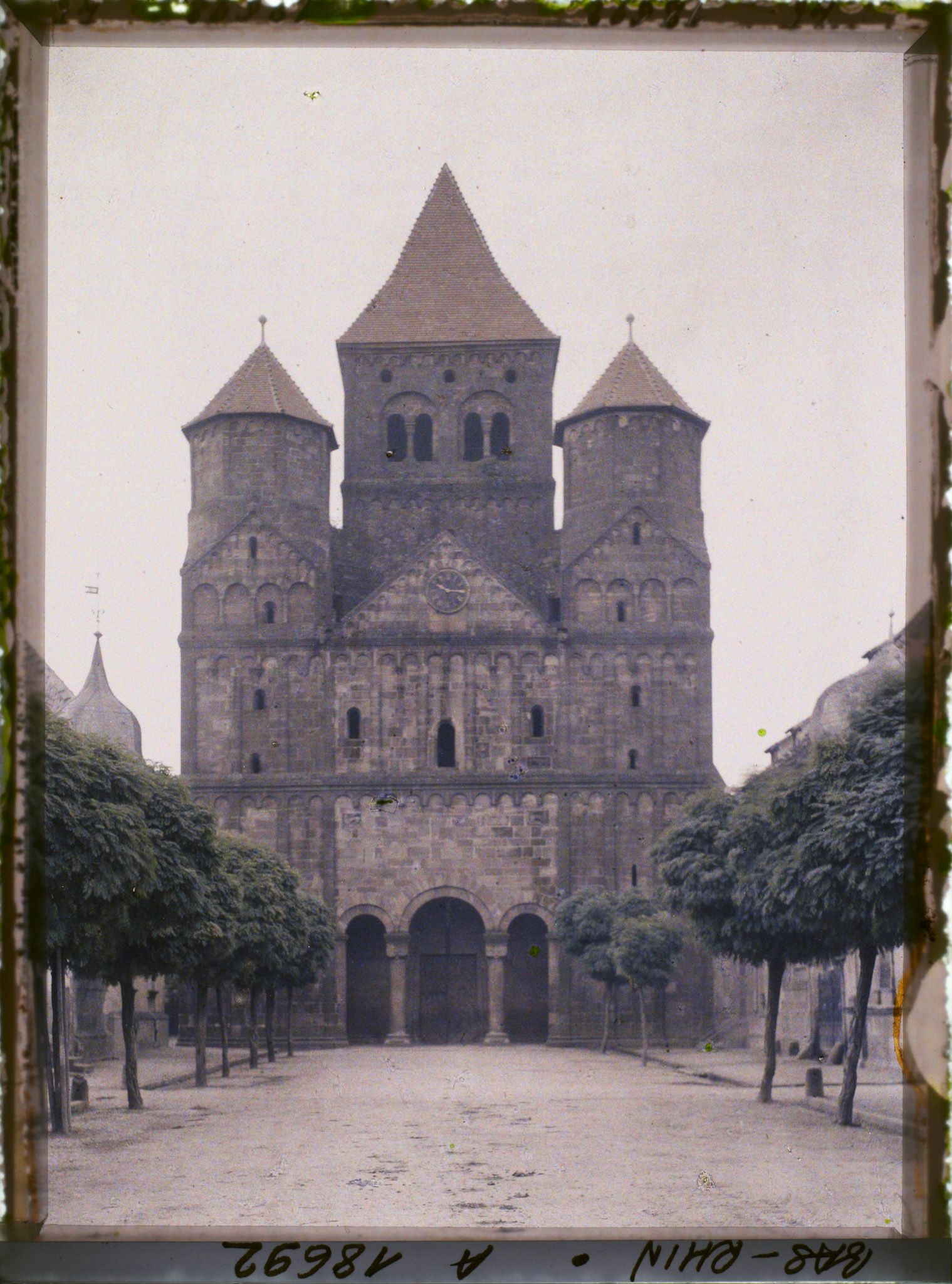 Image représentant France, Marmoutier, Façade Romane de l'Eglise (XIe Se) et Clocher Central XIIe Se)