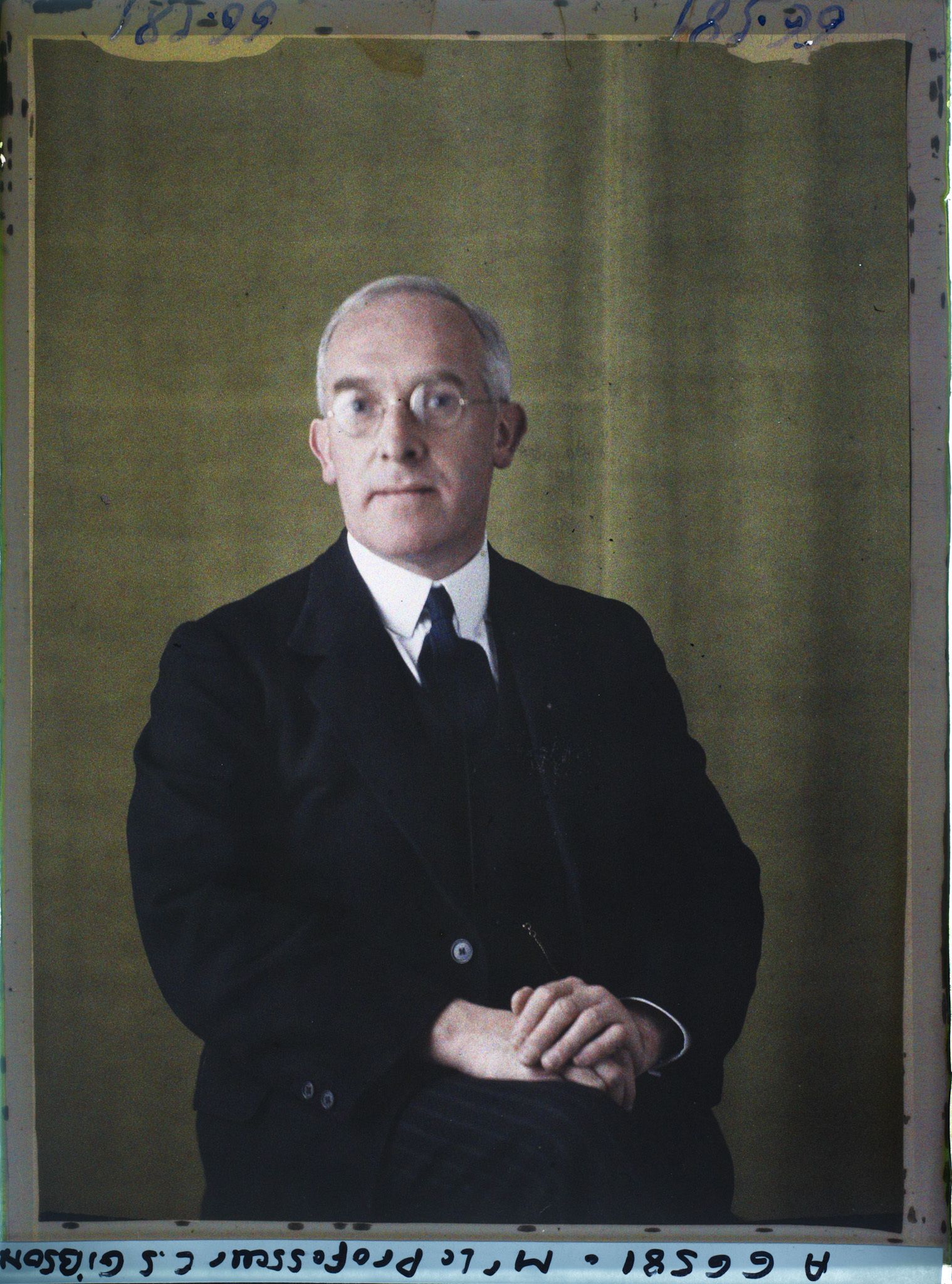 Image représentant https://musee-albert-kahn.s-museum.fr/home/NWQ2OTAwYzNmYjZlZTk1ZWQwODJmMjY4L2dlbmVyaWMtbm90aWNlLXRhYi9hdXRob3JpdHkvNjE3YTc5ZjVjZjhiODk2OGIzMzM3ZDIx/5d6900c3fb6ee95ed082f268/generic-notice-tab/authority/617a79ebcf8b8968b3336da8 Le Professeur C. S. Gibson