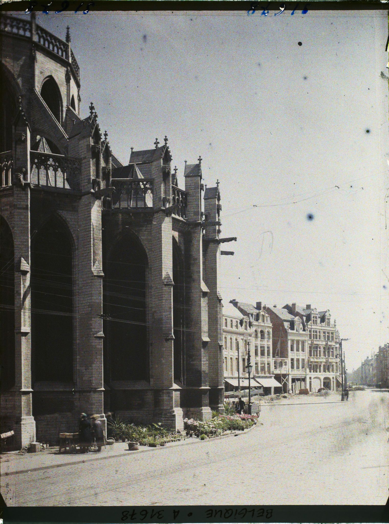 Image représentant Belgique, Louvain, Vue vers la Grande Place