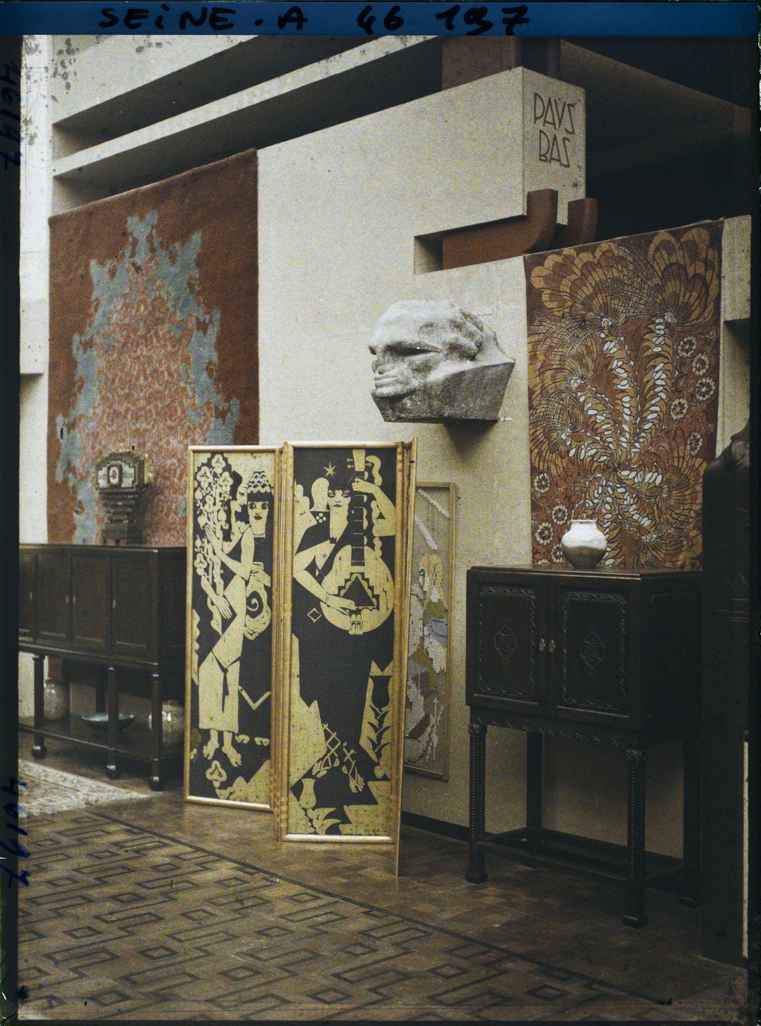 Image représentant L'exposition des arts décoratifs, intérieur de la section des Pays-Bas