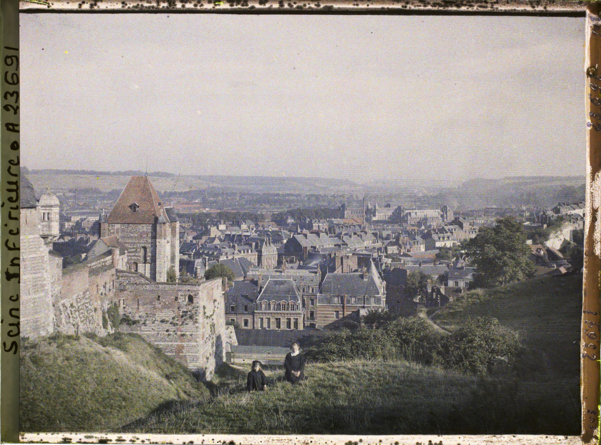 Image représentant La ville et le donjon vers le sud-est