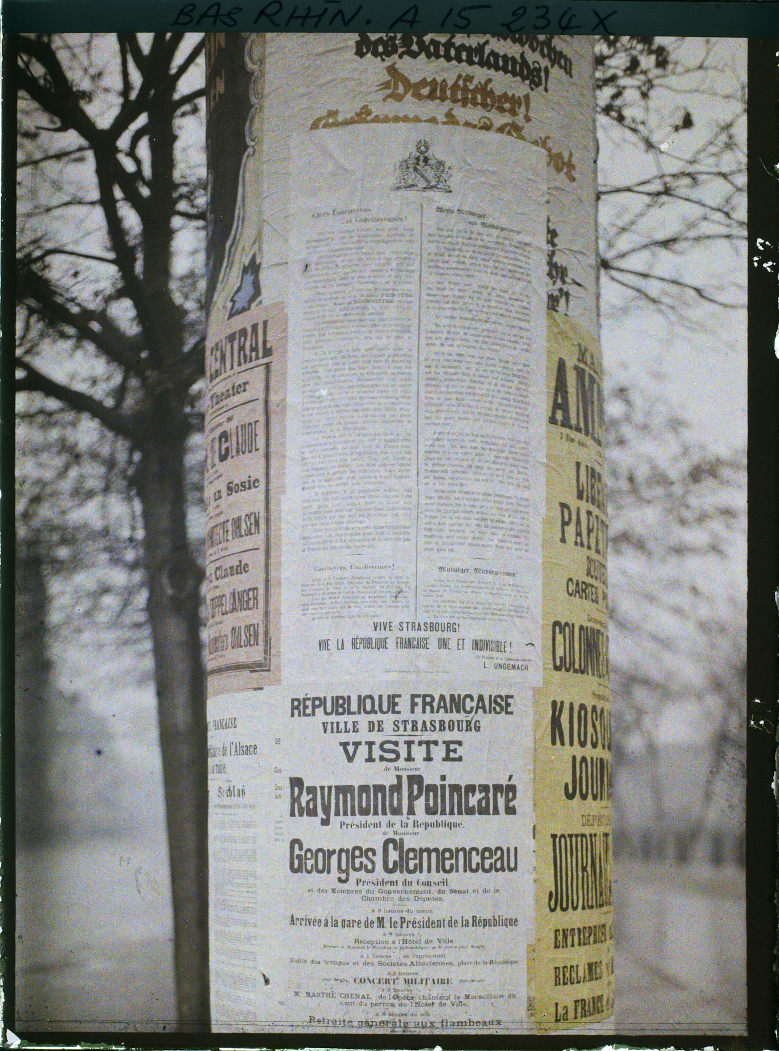 Image représentant France Alsace, Strasbourg, Affiches : la Proclamation du Président de la Commission municipale, un ungemach et le programme des fêtes.