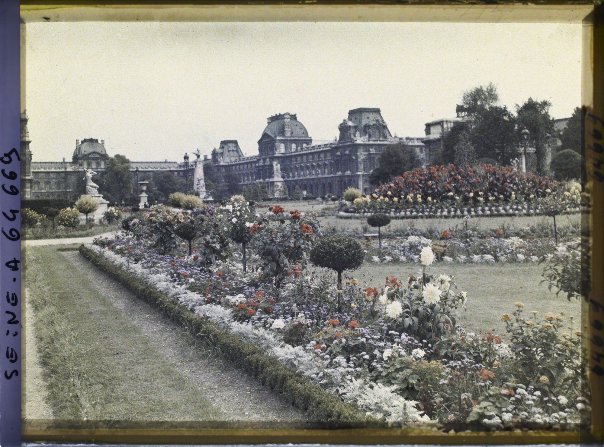 Image représentant Le jardin des Tuileries et le Louvre