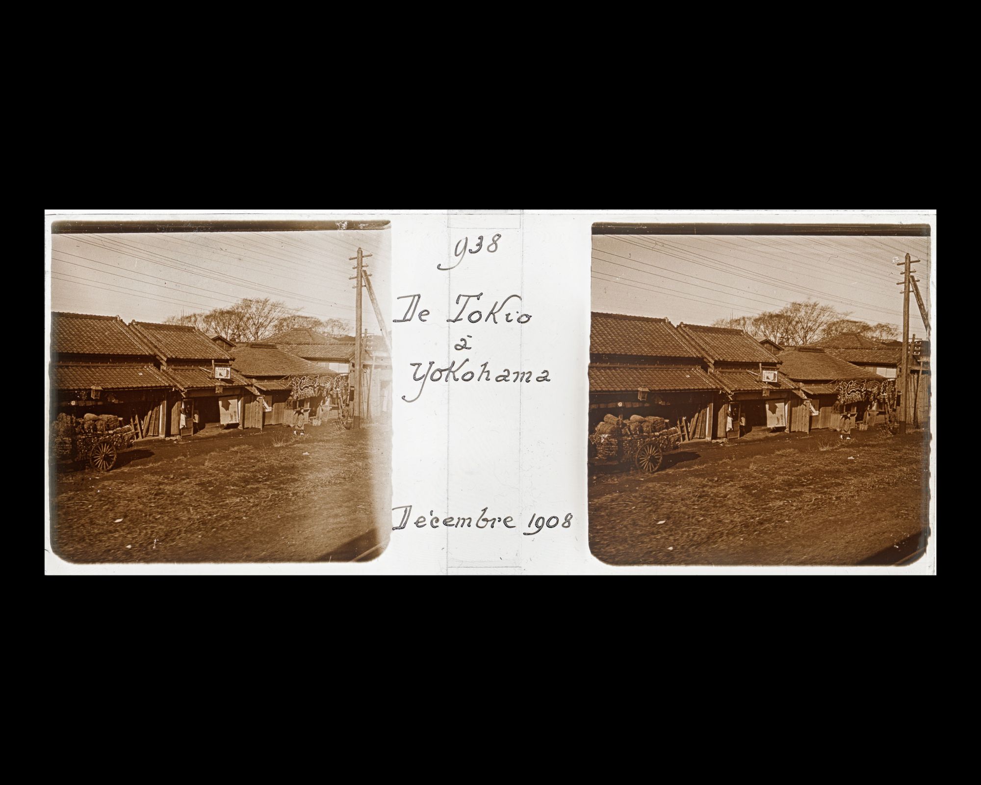 Image représentant Scène de rue dans un quartier d'habitation pris du train