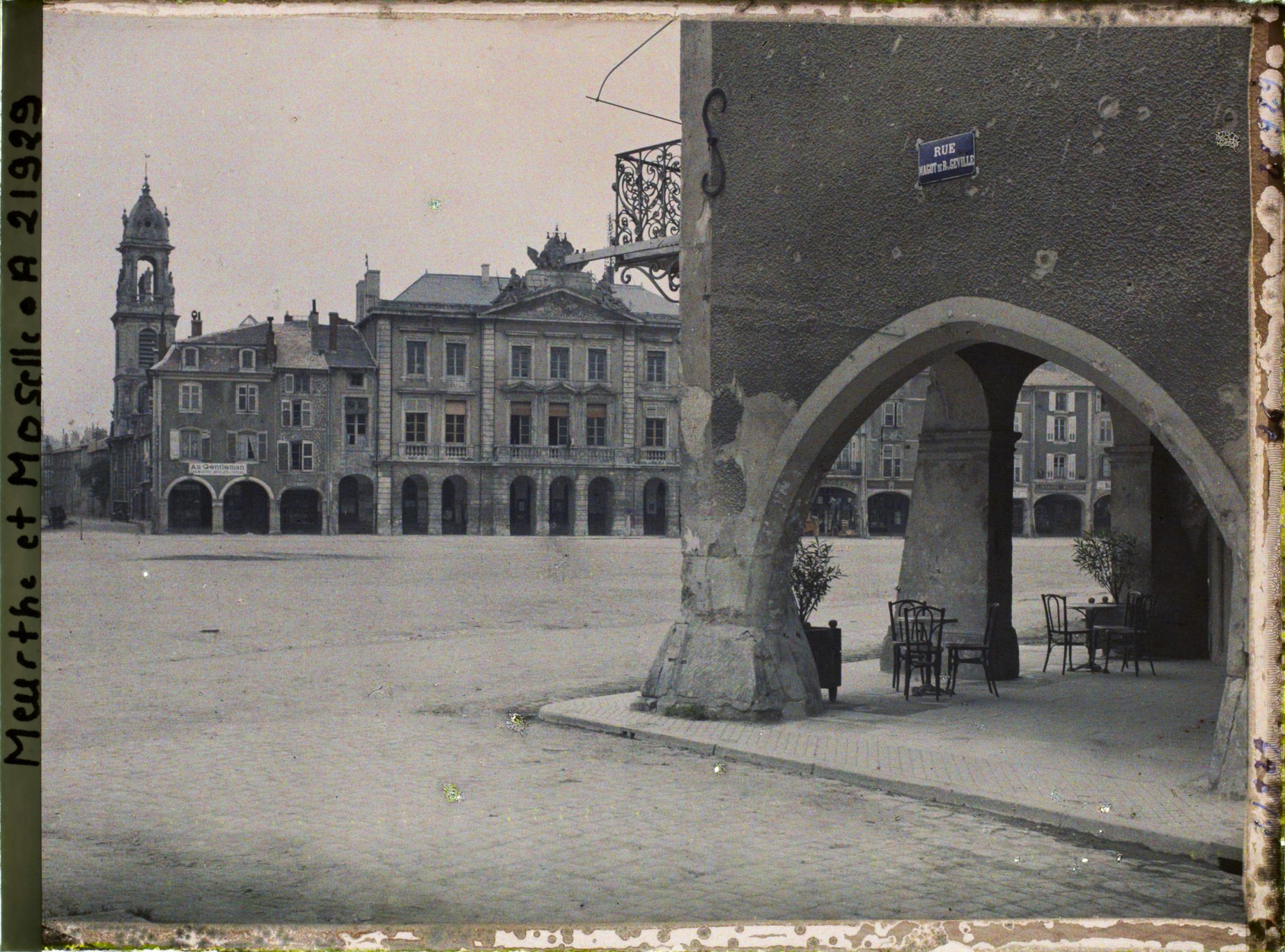Image représentant France, Pont à Mousson, Eglise St Laurent et Hôtel de Ville