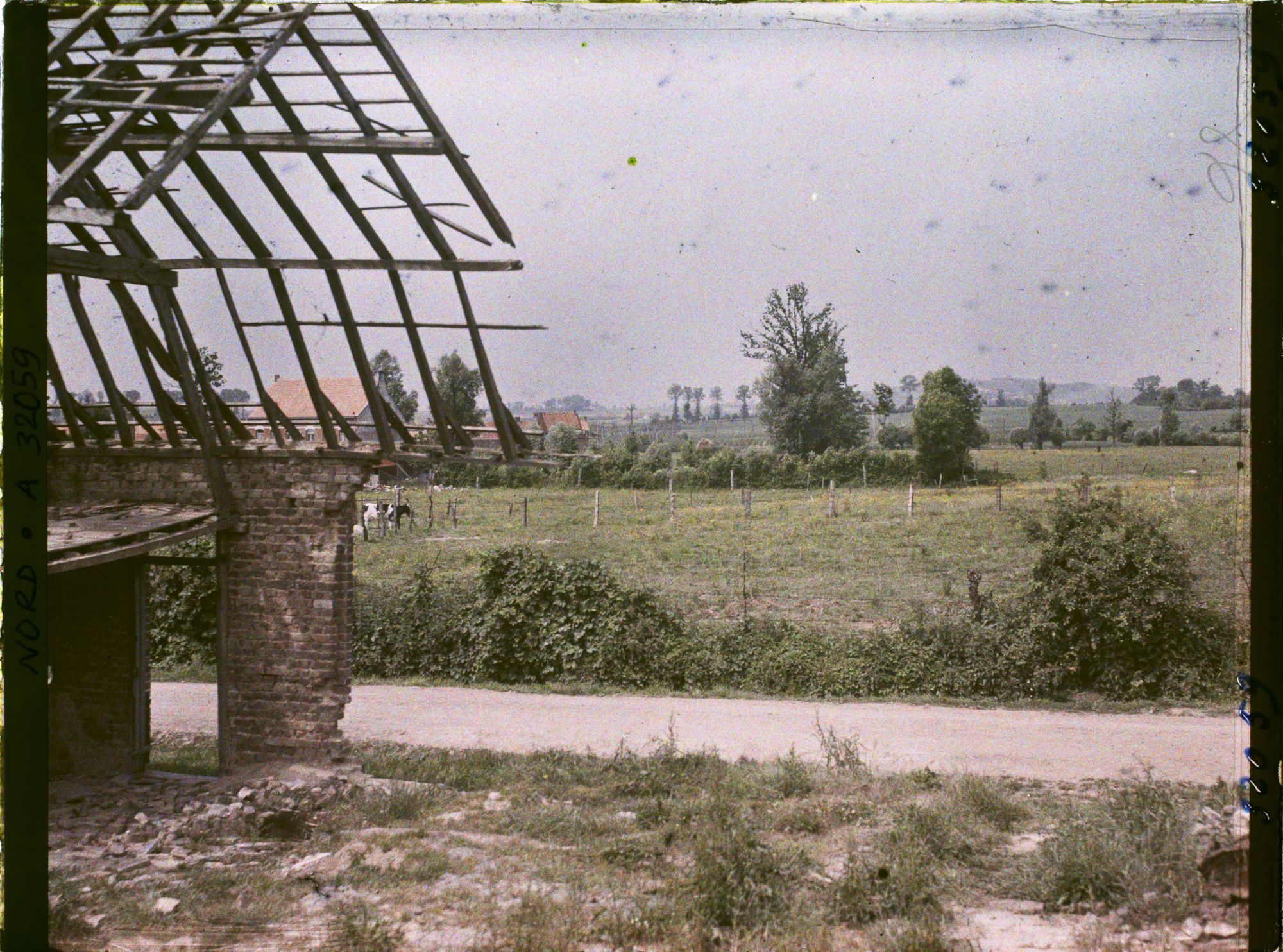 Image représentant France, St Jean Cappel, Le Mont des Cats vu du Village
