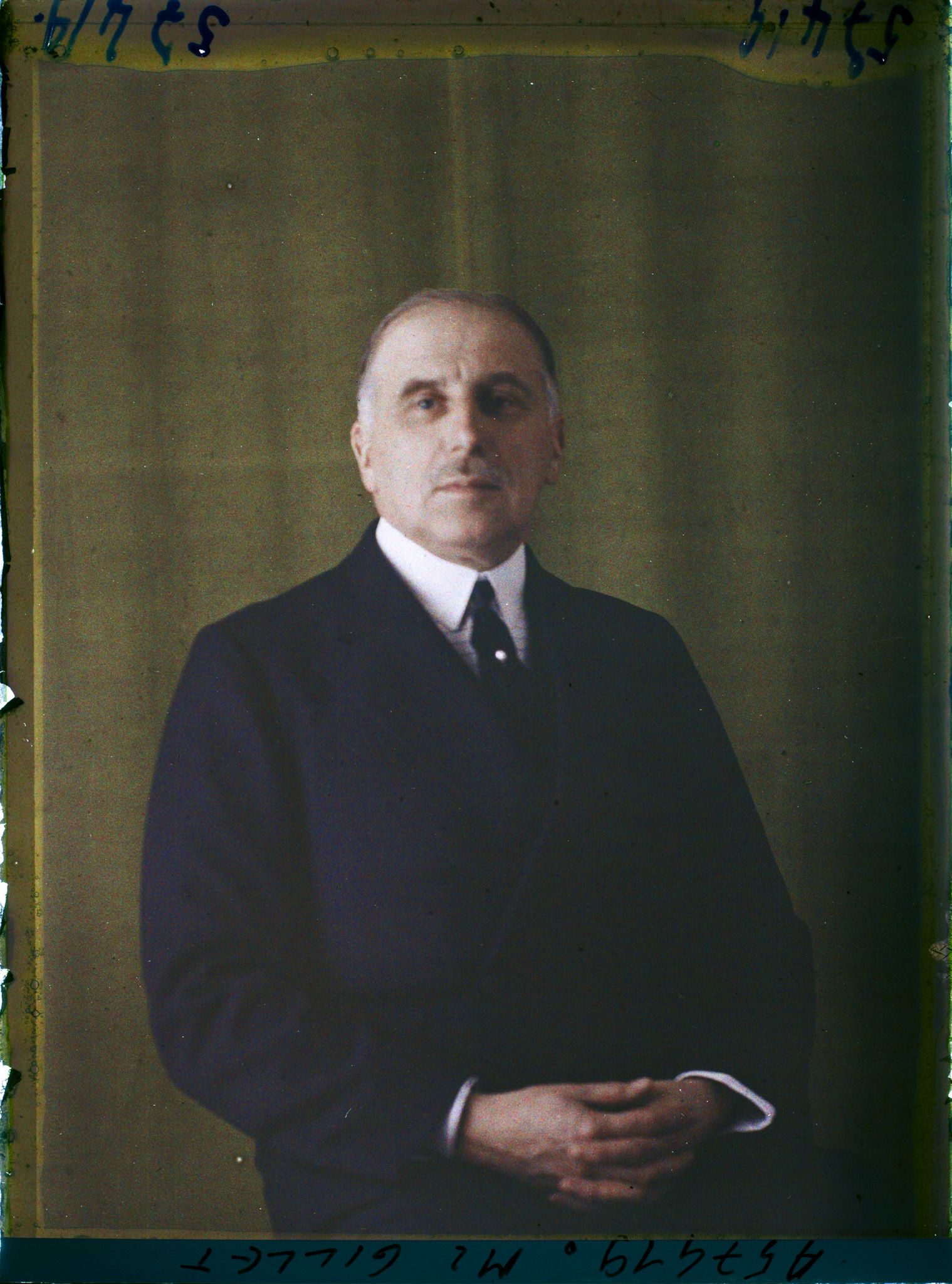 Image représentant https://musee-albert-kahn.s-museum.fr/home/NWQ2OTAwYzNmYjZlZTk1ZWQwODJmMjY4L2dlbmVyaWMtbm90aWNlLXRhYi9hdXRob3JpdHkvNjE3YTc5ZjVjZjhiODk2OGIzMzM3ZDIx/5d6900c3fb6ee95ed082f268/generic-notice-tab/authority/617a79ebcf8b8968b3336dab Monsieur Gillet