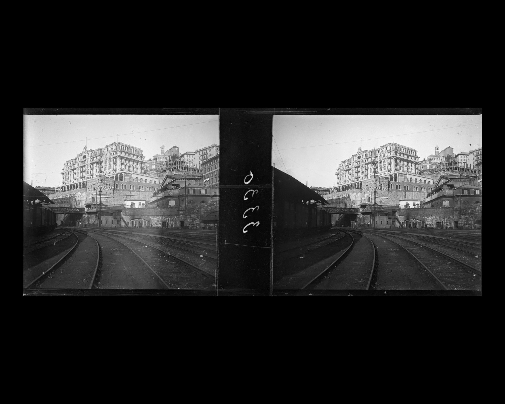 Image représentant Vue des voies à proximité de la gare de Gênes