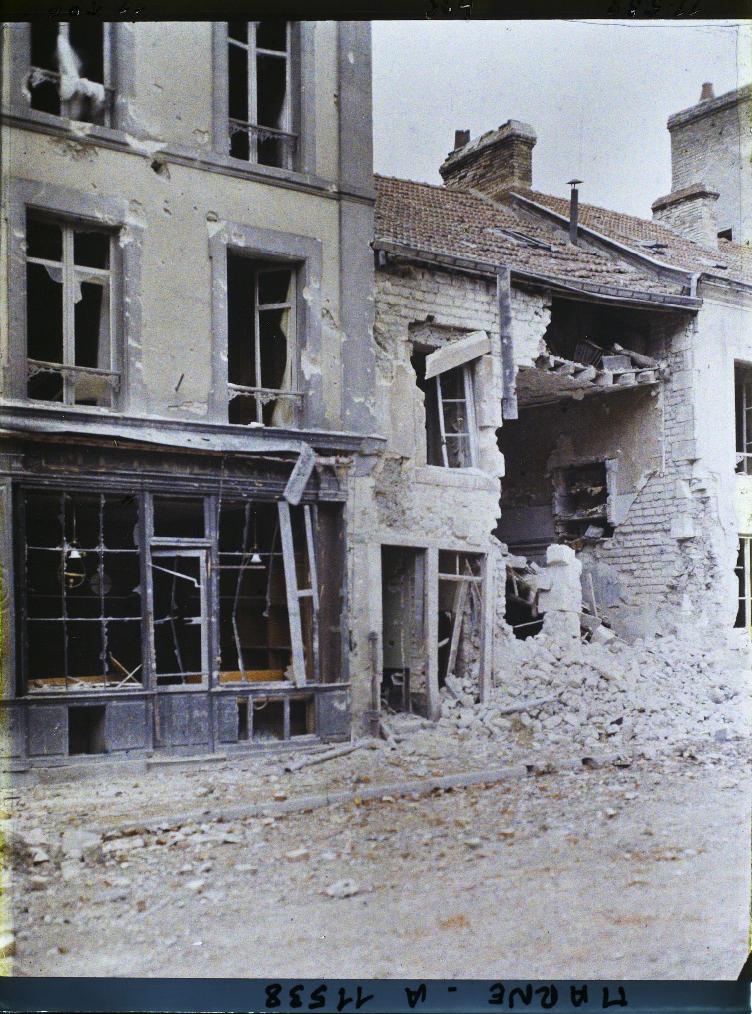 Image représentant Maisons, rue de Bétheny, après un bombardement