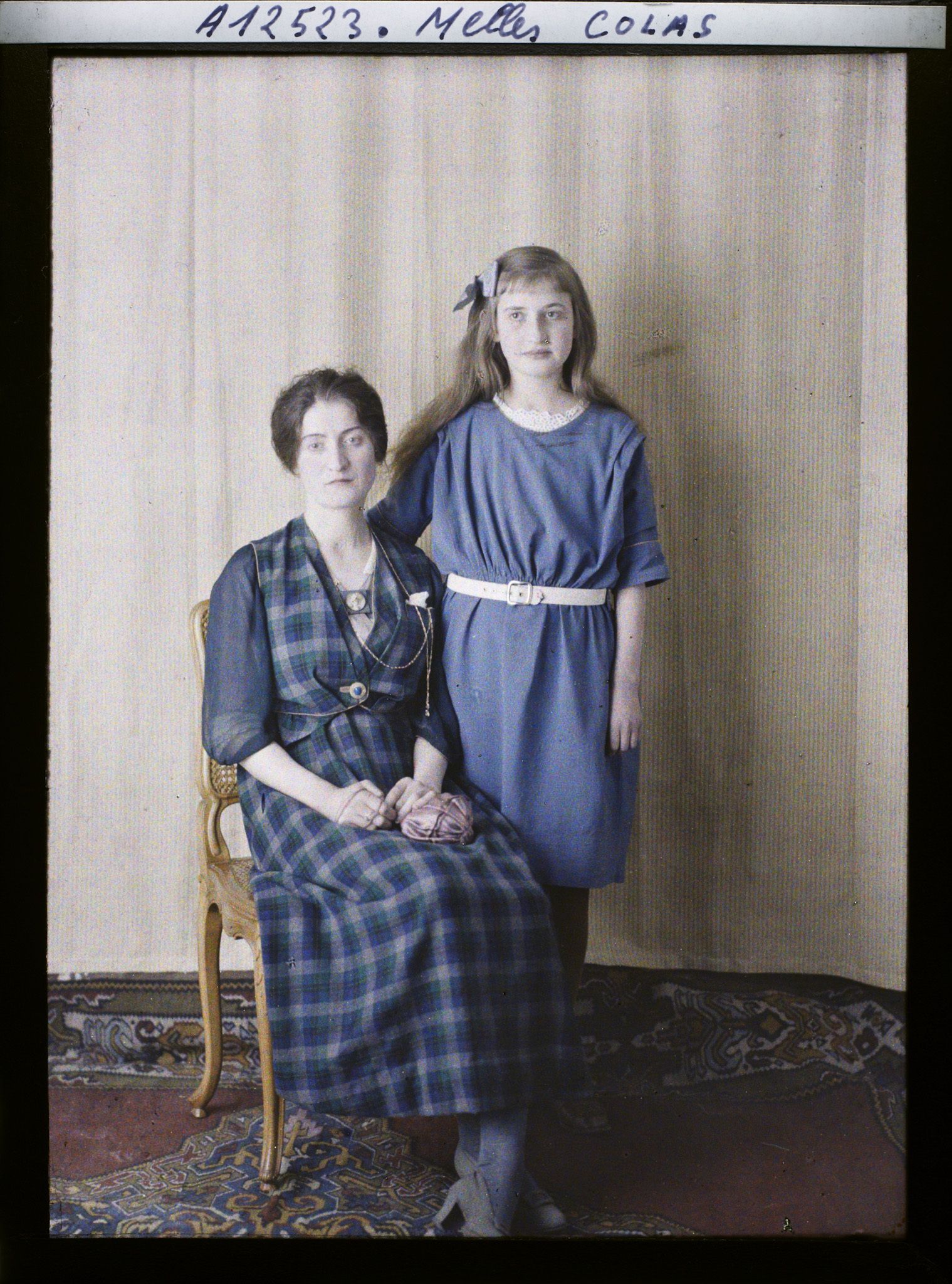 Image représentant https://musee-albert-kahn.s-museum.fr/home/NWQ2OTAwYzNmYjZlZTk1ZWQwODJmMjY4L2dlbmVyaWMtbm90aWNlLXRhYi9hdXRob3JpdHkvNjE3YTc5ZjVjZjhiODk2OGIzMzM3ZDIx/5d6900c3fb6ee95ed082f268/generic-notice-tab/authority/617a79ebcf8b8968b3336ae9 Mesdemoiselles Colas