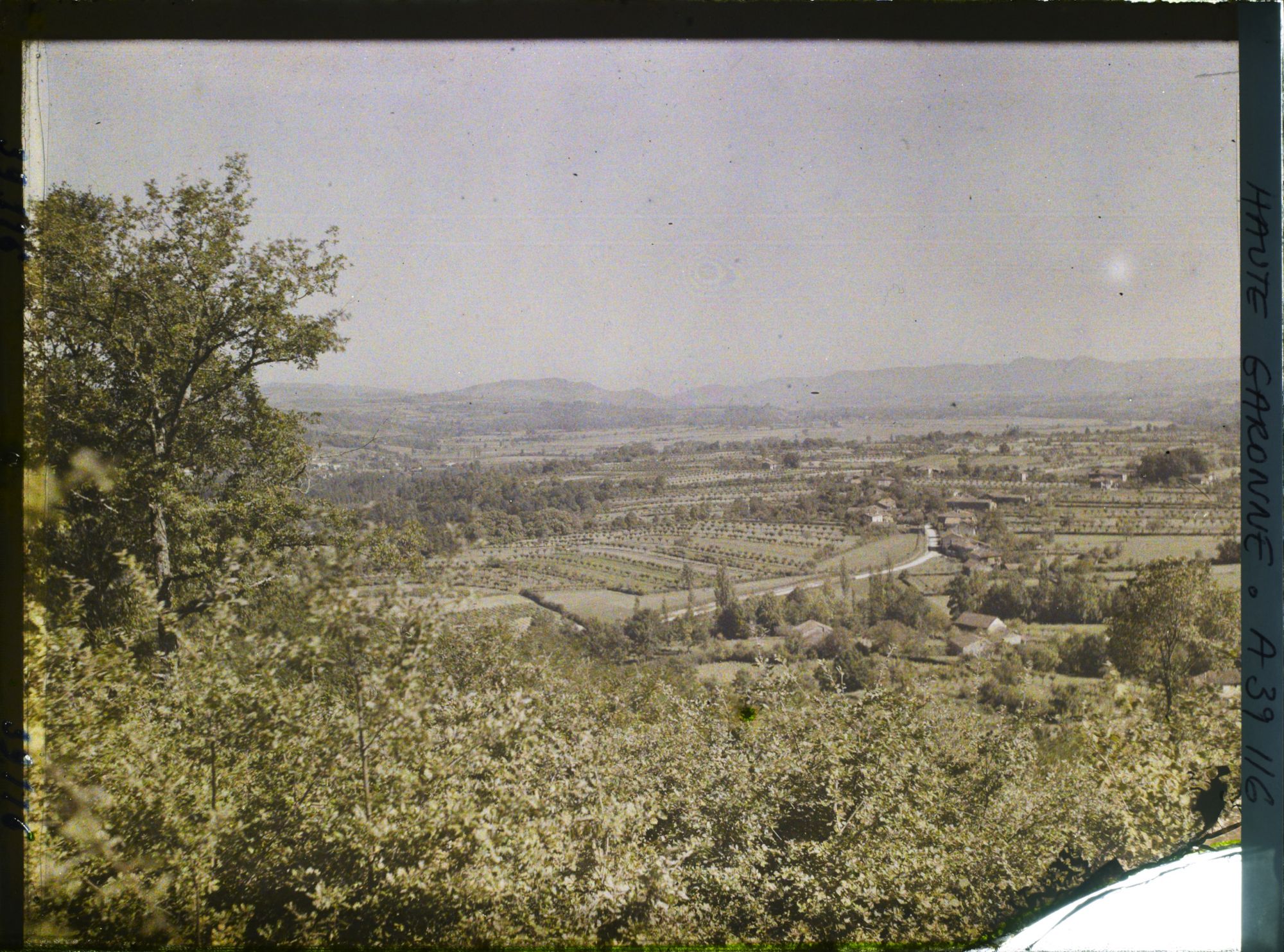 Image représentant France, Montespan Hte Garonne, La plaine vers le Nord-Est, prise du Château