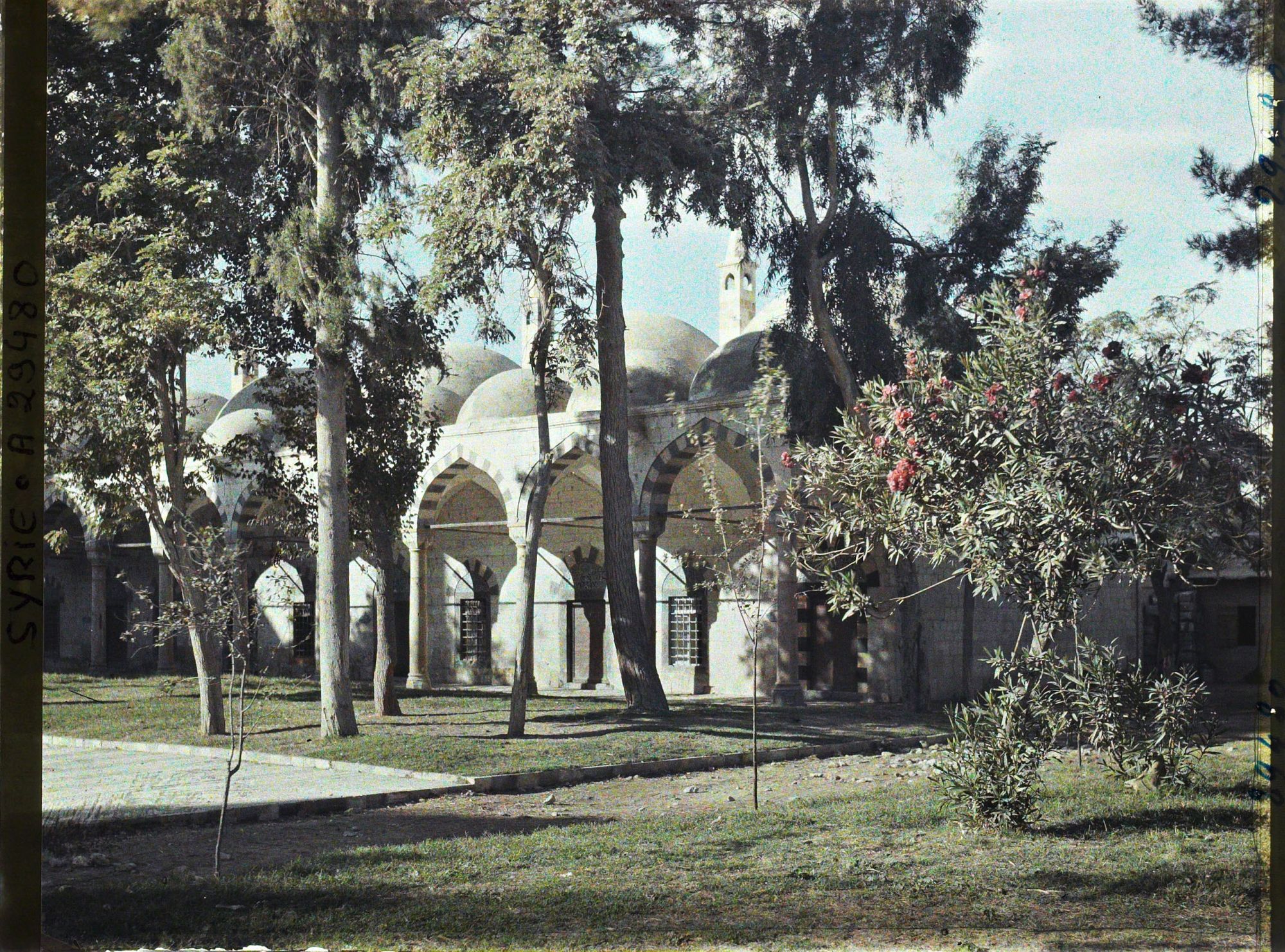 Image représentant Cour et bâtiments annexes de la Tekkiye es Suleymaniye
