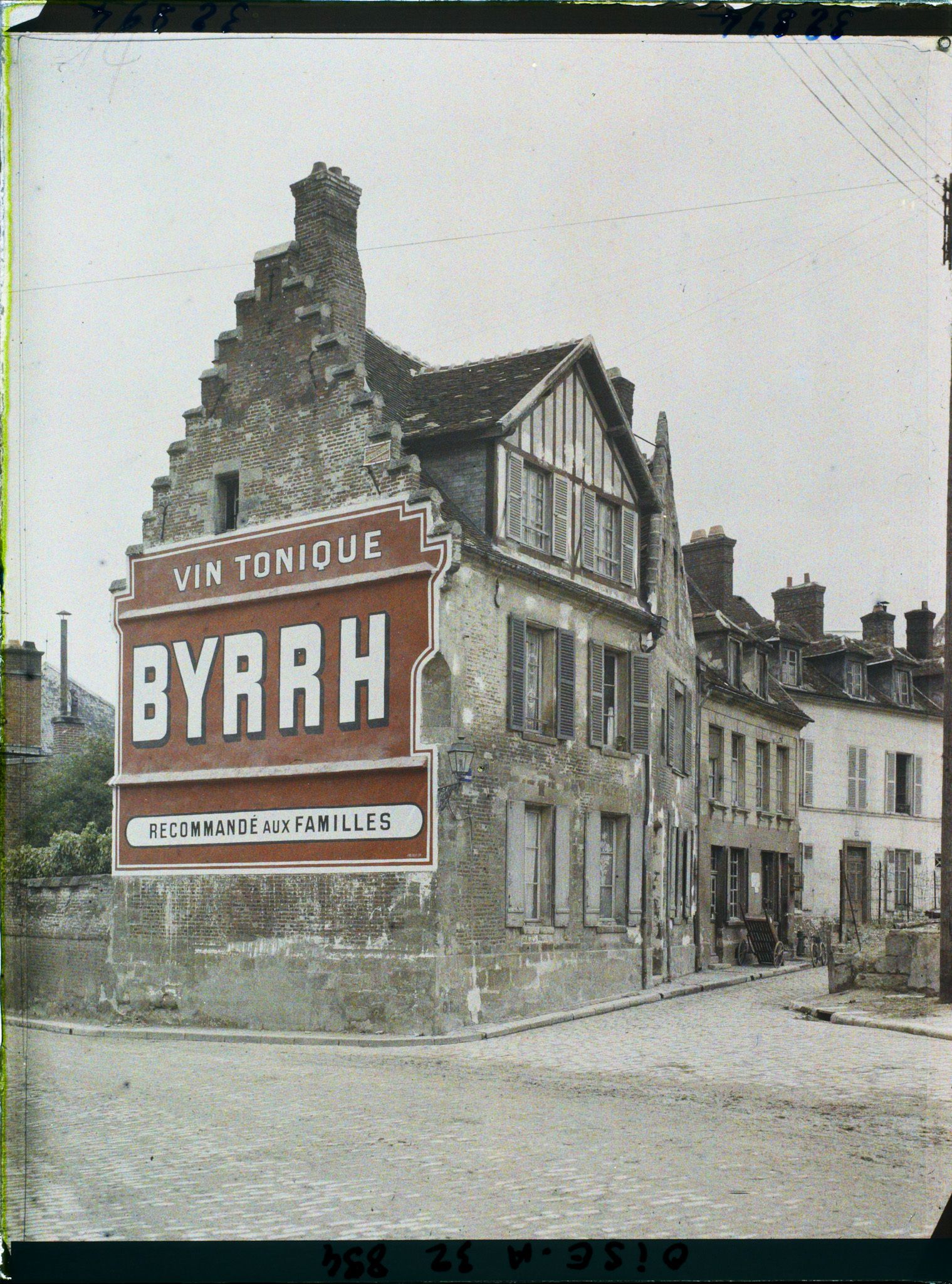Image représentant France, Compiègne, Vieilles Maisons remises en état, angle des rues des Gournaux et d'Austerlitz