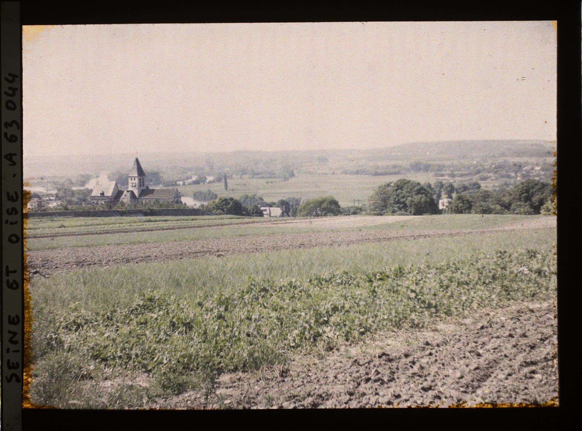 Image représentant Ile de France, Triel, Les cultures près du Village