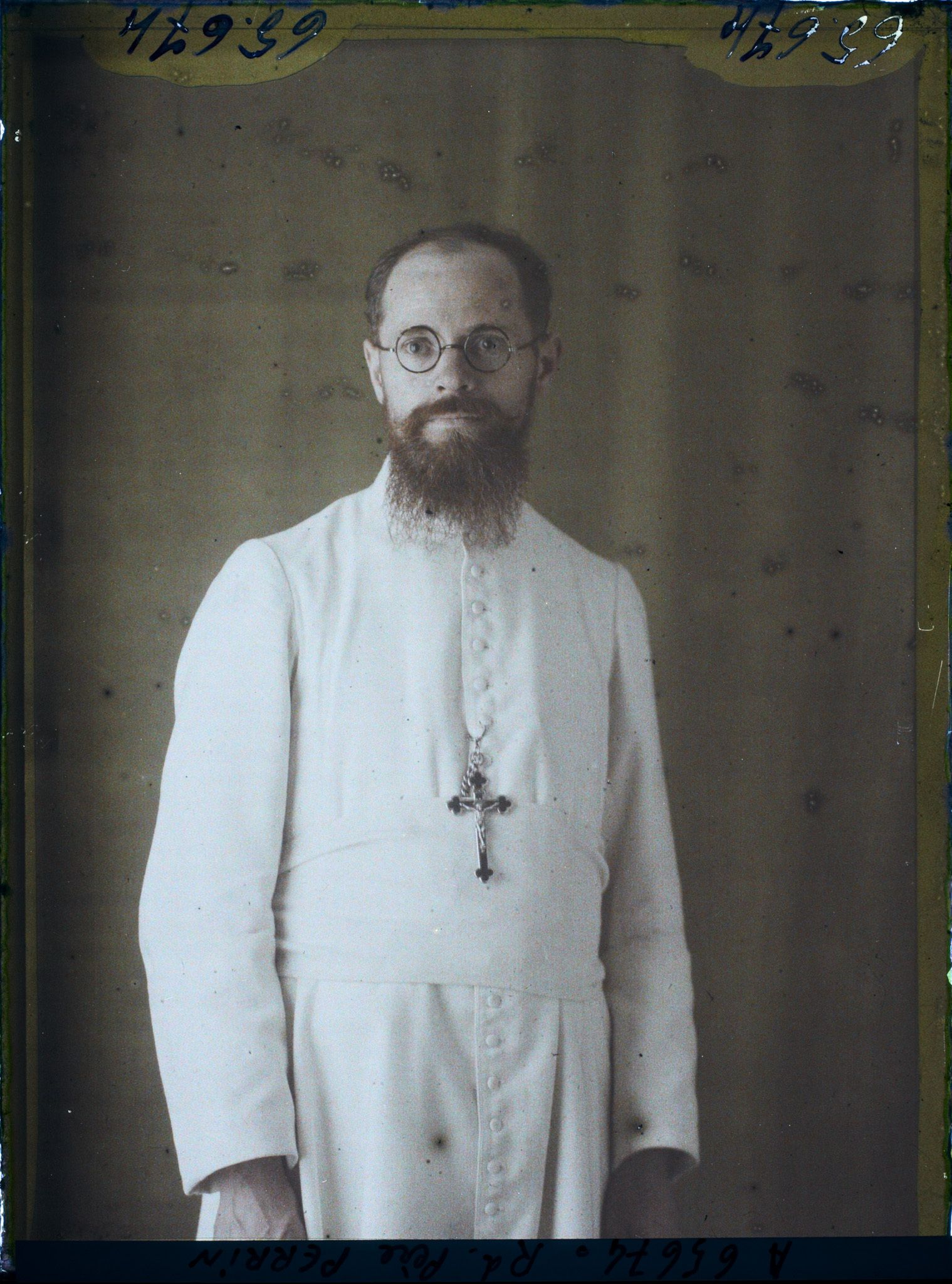 Image représentant https://musee-albert-kahn.s-museum.fr/home/NWQ2OTAwYzNmYjZlZTk1ZWQwODJmMjY4L2dlbmVyaWMtbm90aWNlLXRhYi9hdXRob3JpdHkvNjE3YTc5ZjVjZjhiODk2OGIzMzM3ZDIx/5d6900c3fb6ee95ed082f268/generic-notice-tab/authority/617a79ebcf8b8968b333757f Le Révérend Père Perrin