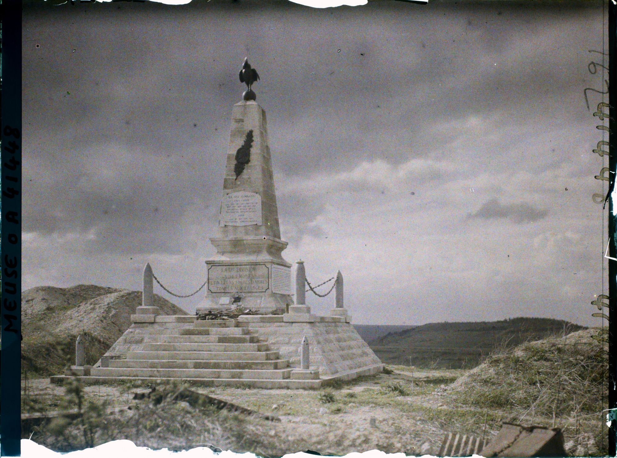 Image représentant France, Les Eparges, Le Mt des Eparges avec effet de lumière