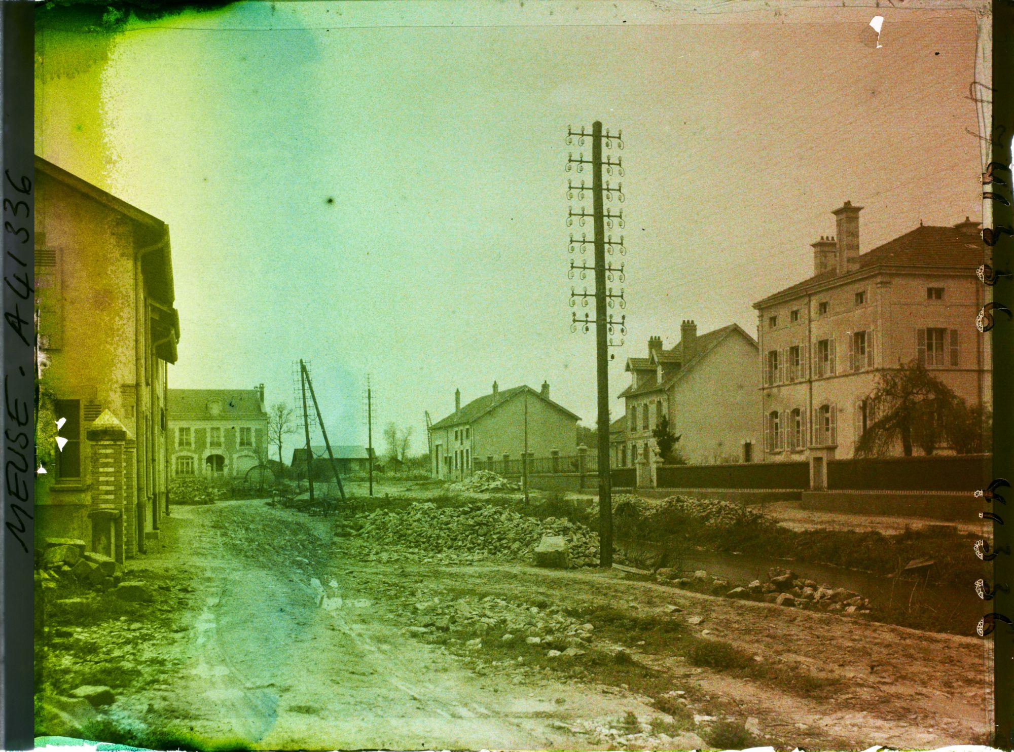 Image représentant France, Fresnes en Woëvre, Reconstructions rue de Metz