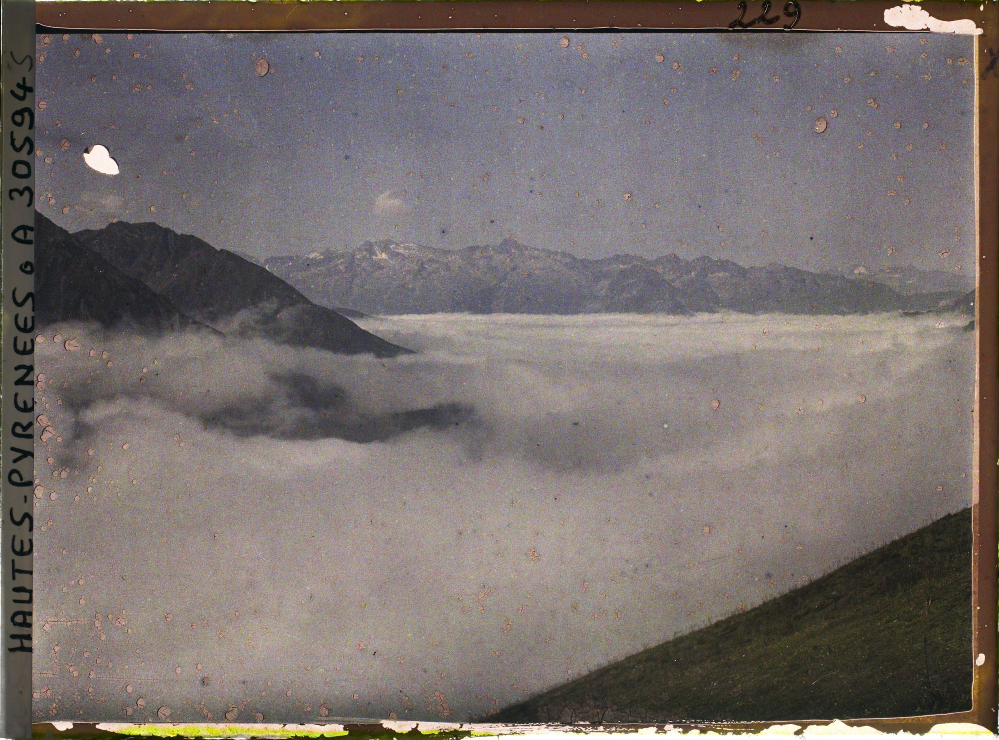 Image représentant France, La Chaîne des montagnes de Luz au dessus des nuages