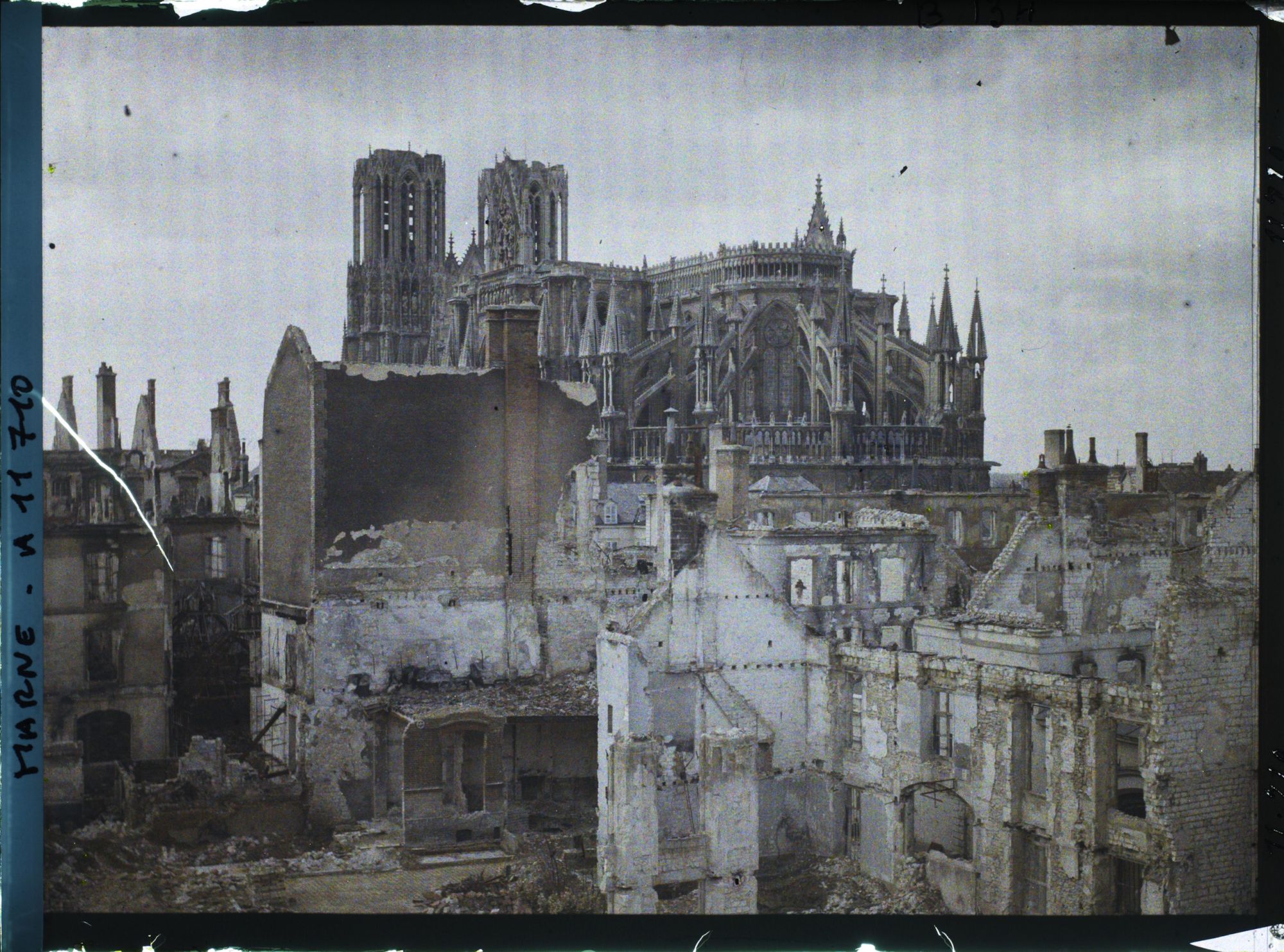 Image représentant France, Reims, Panorama de la Cathédrale pris de la Mon de Mr Dupon Nouvion
