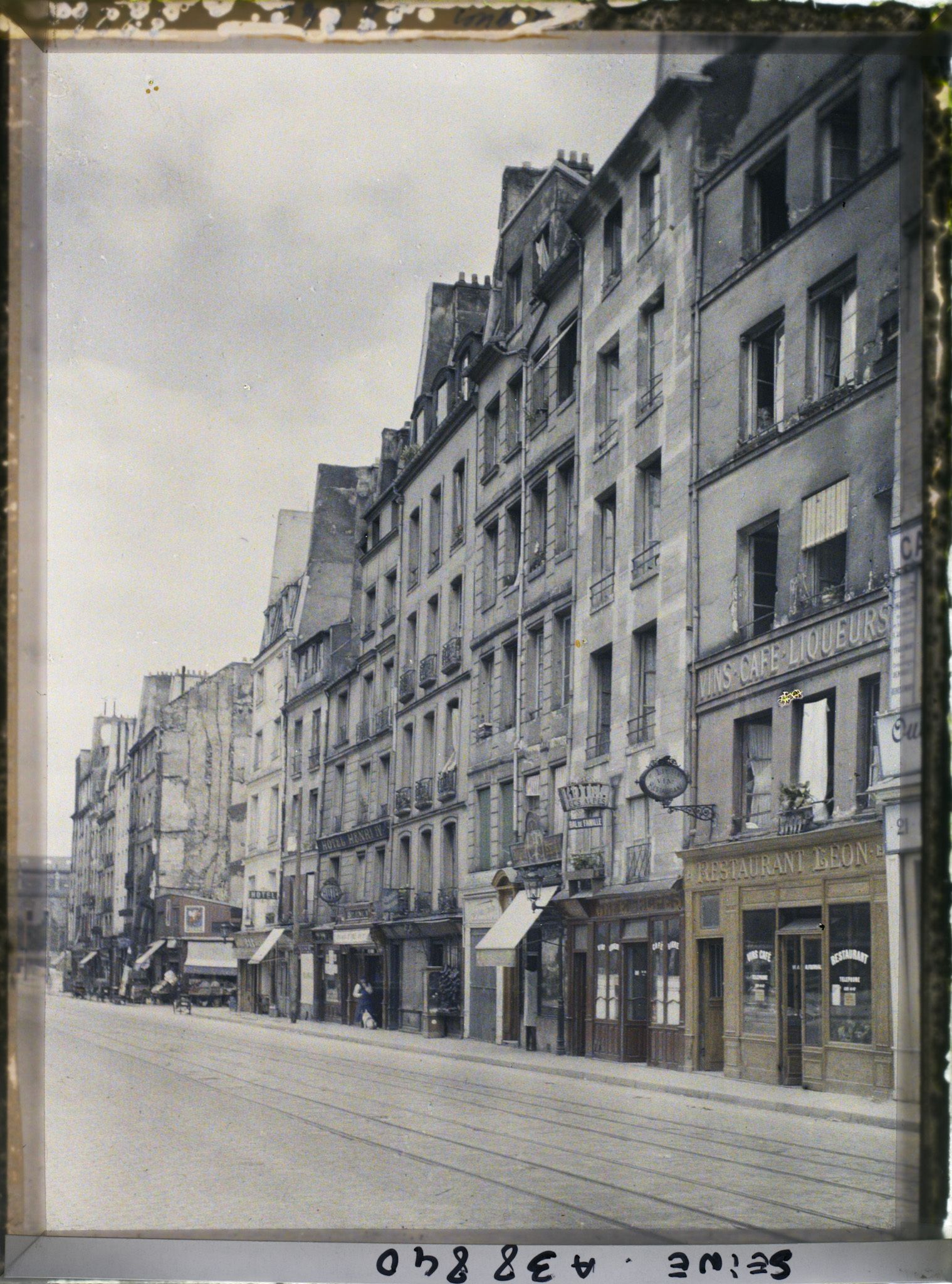 Image représentant La rue Saint-Jacques, au niveau du numéro 21