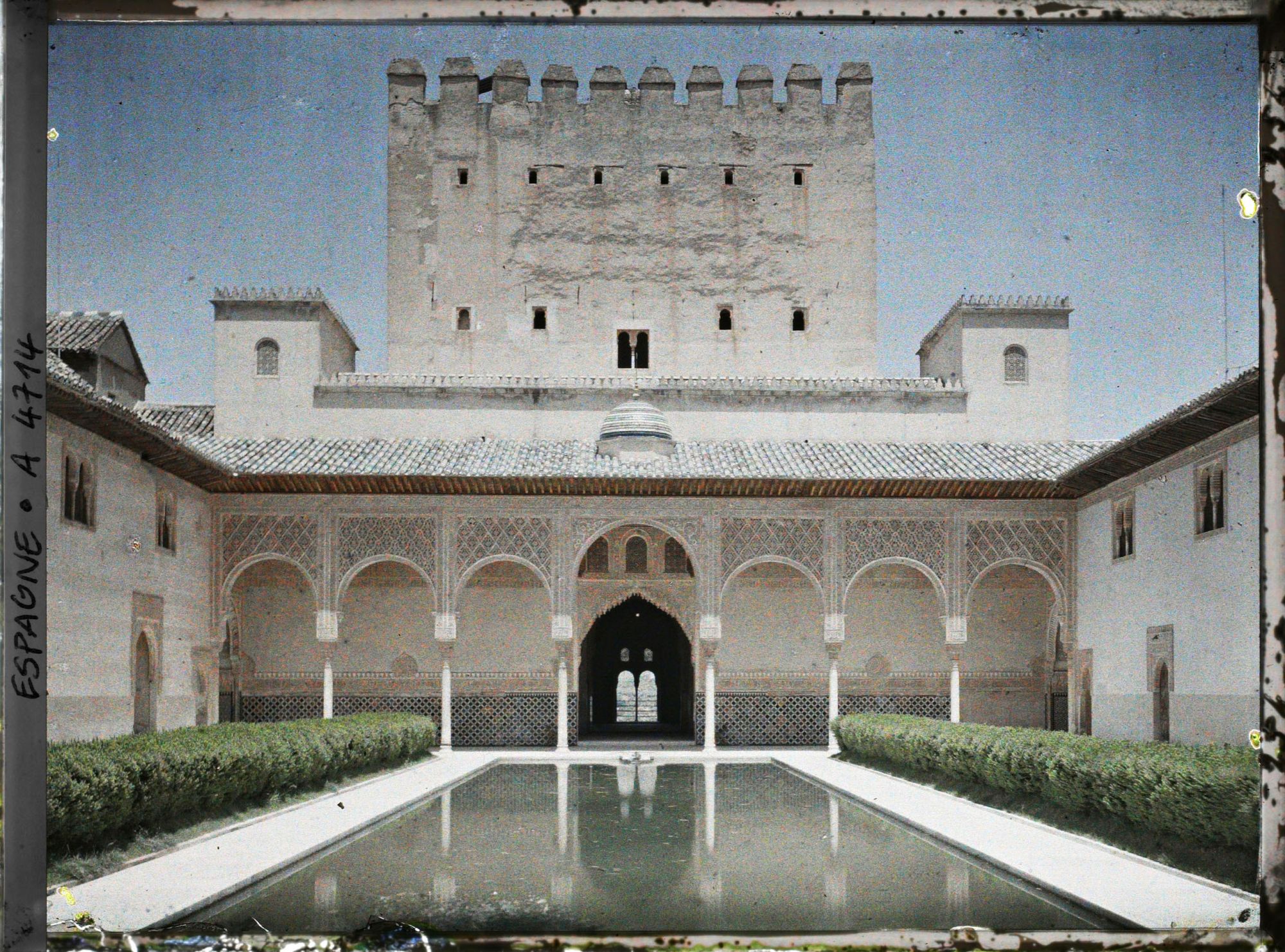 Image représentant Alhambra : la cour des Myrtes et la tour Comarès