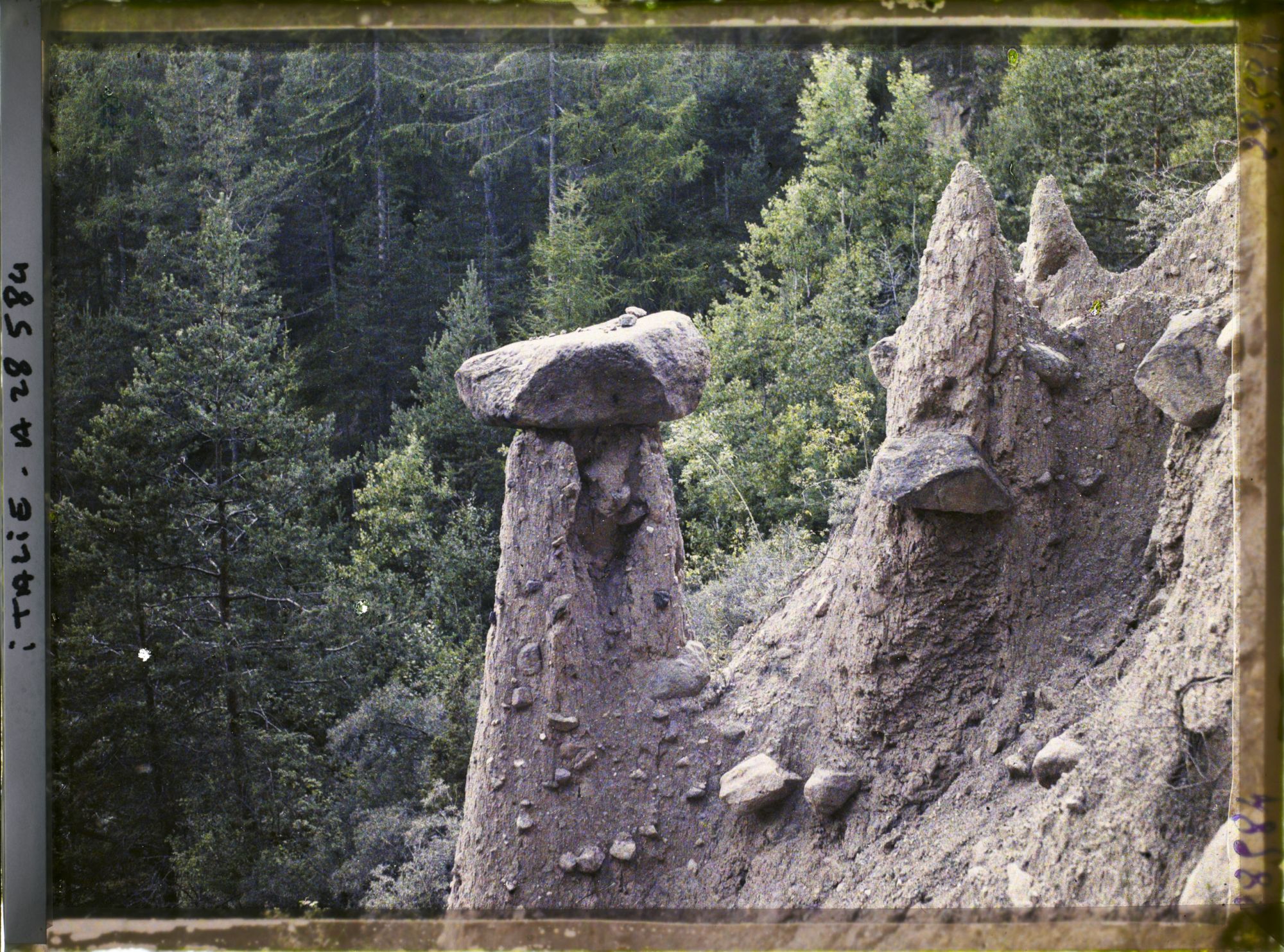 Image représentant Les Pyramides de terre (ou Cheminées de Fées) de Renon