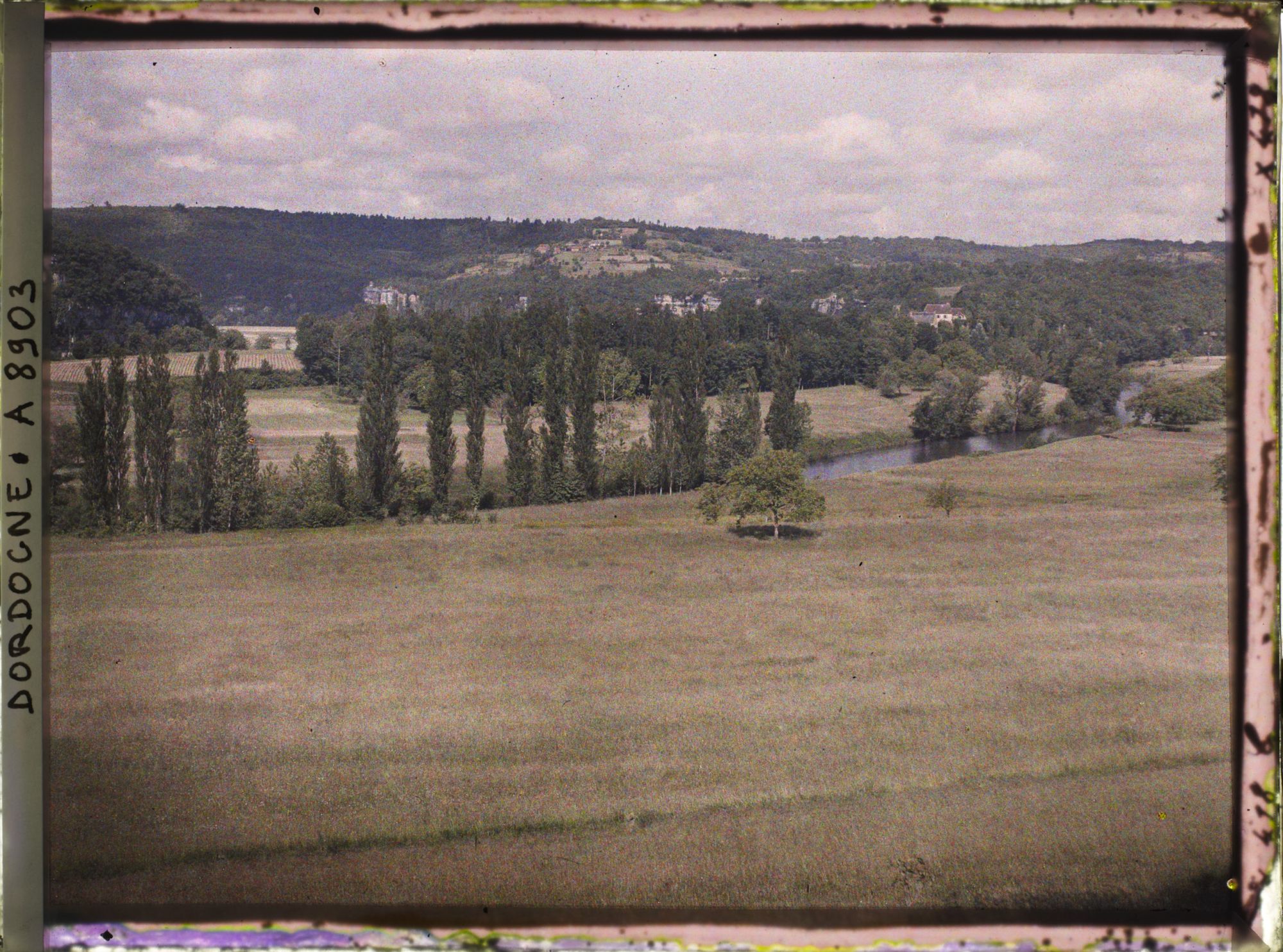 Image représentant France, Grotte de la Madeleine, La prequ'île de la Madeleine