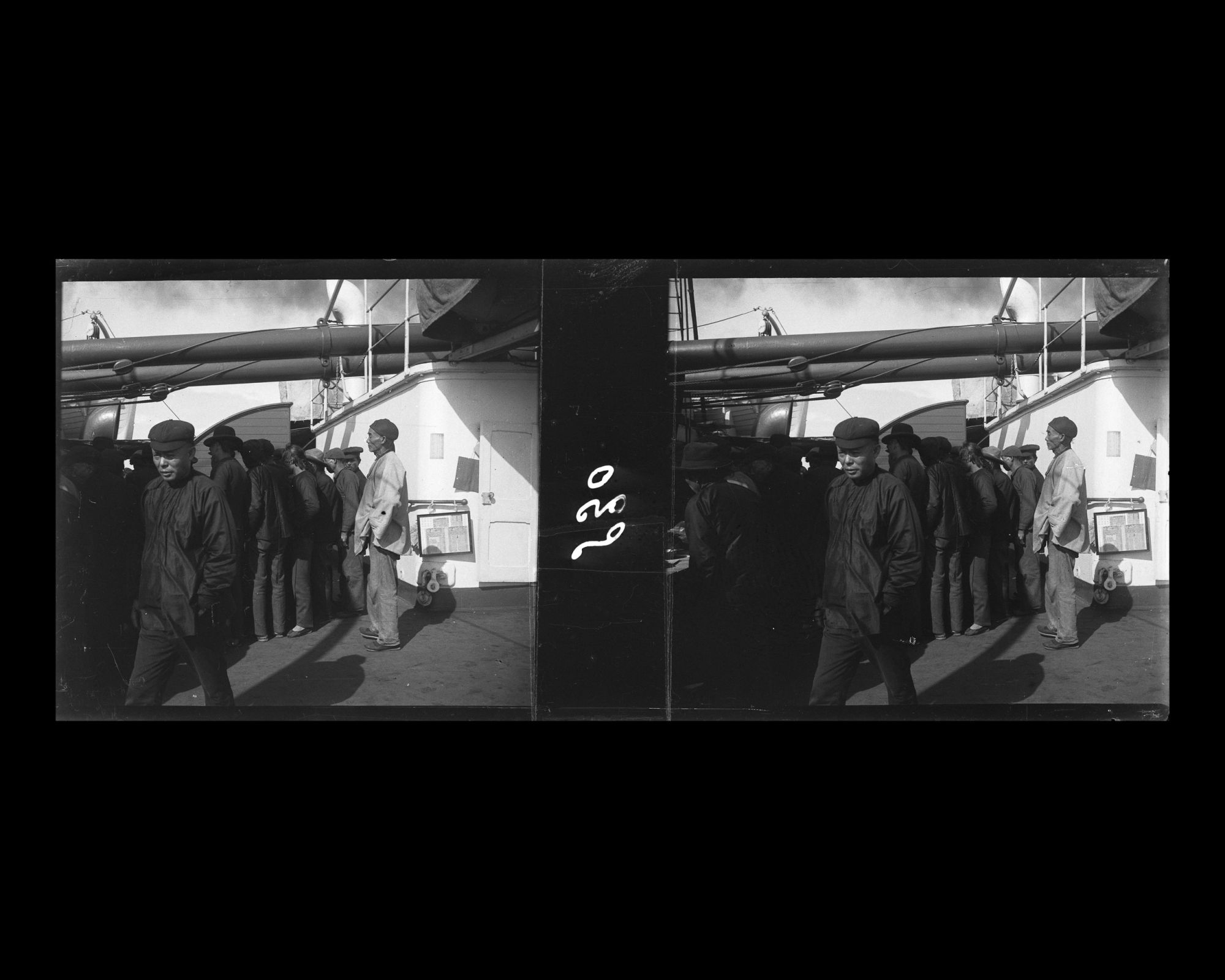 Image représentant Membres d'équipage chinois et passagers des 3emes classes (?)