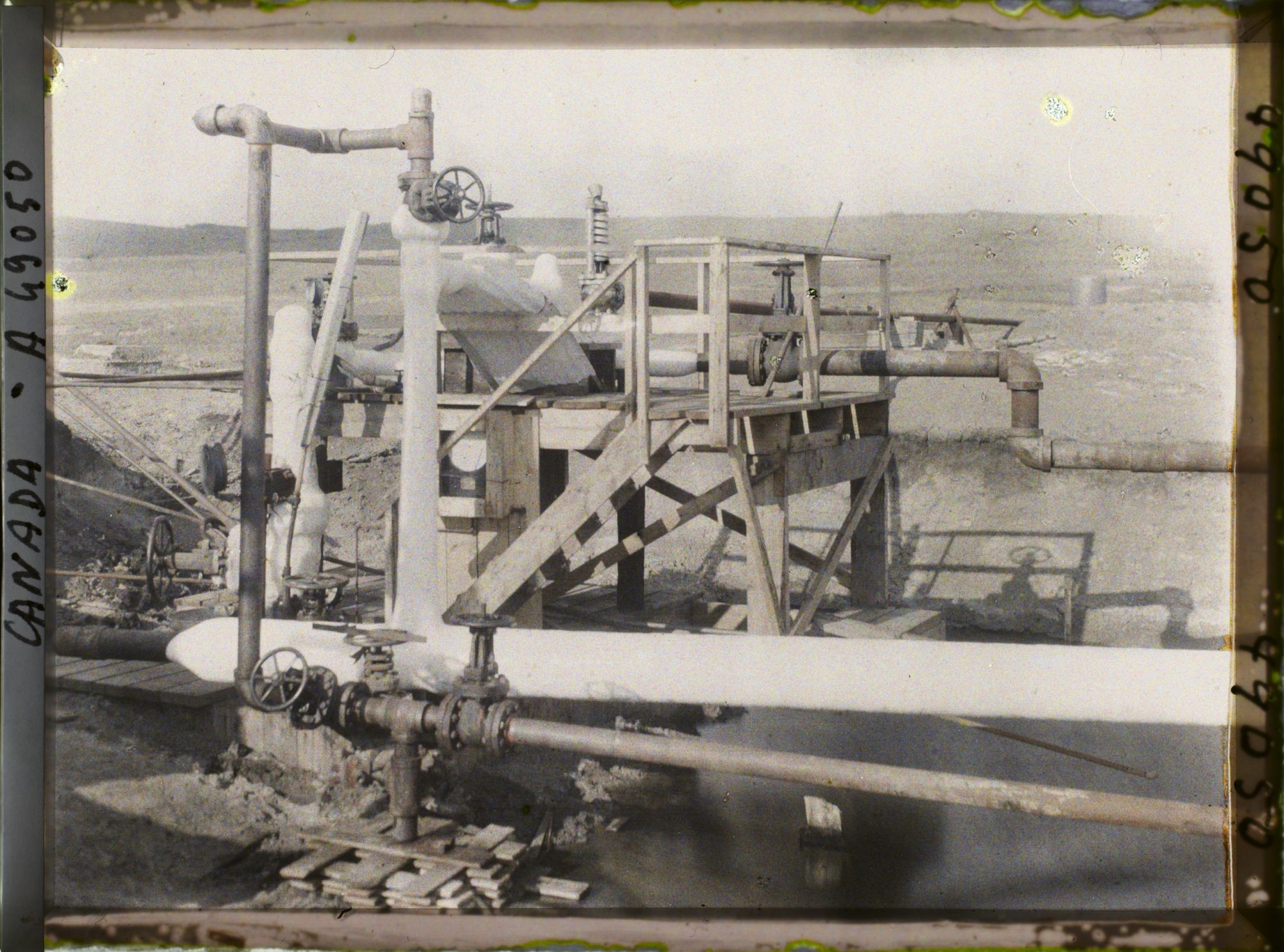 Image représentant Canada, Foot Hills Turner Valley, Puits Royalite 4, ensemble des installations du Puits