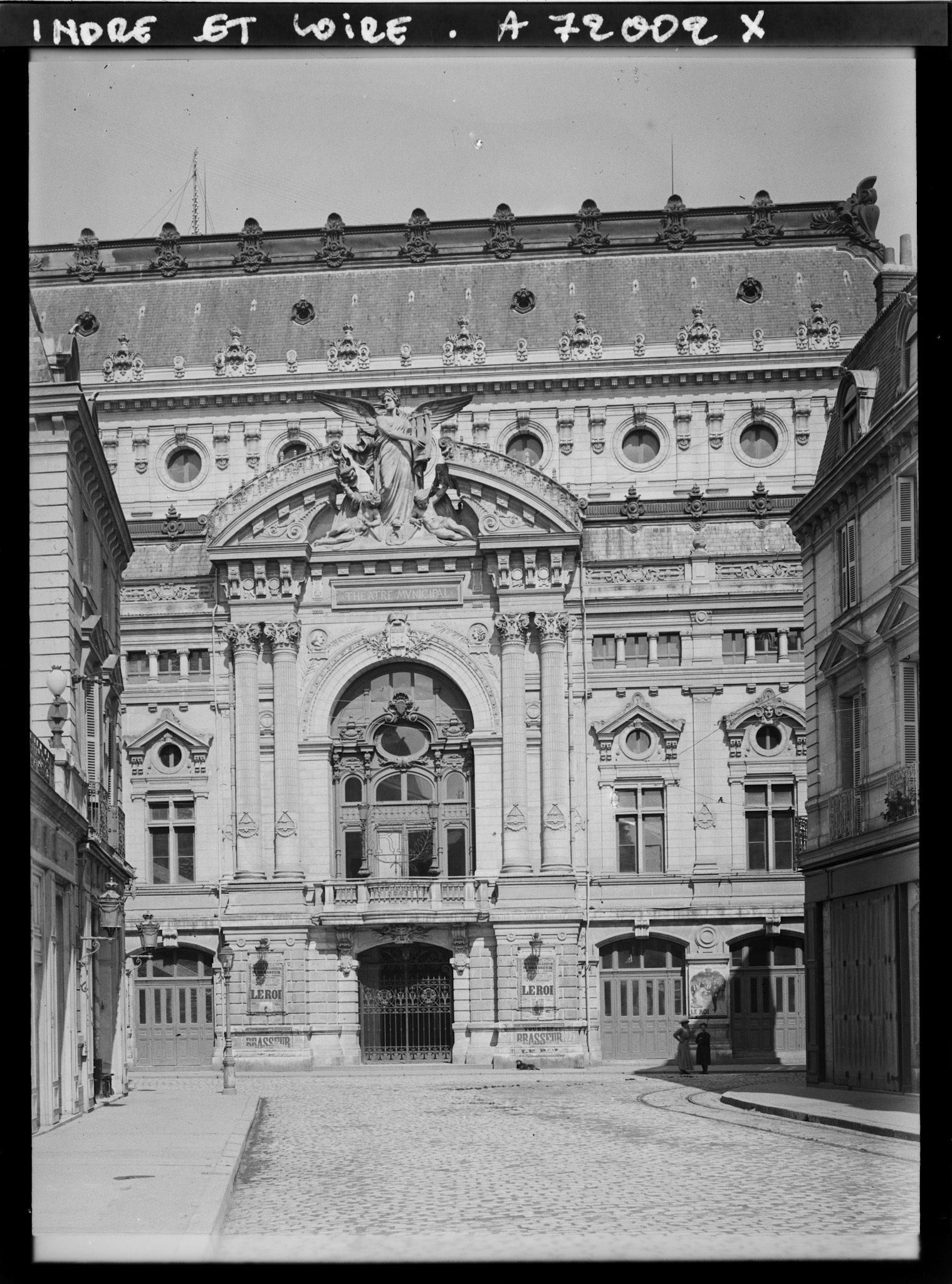 Image représentant Le théâtre municipal, vu depuis la rue Corneille