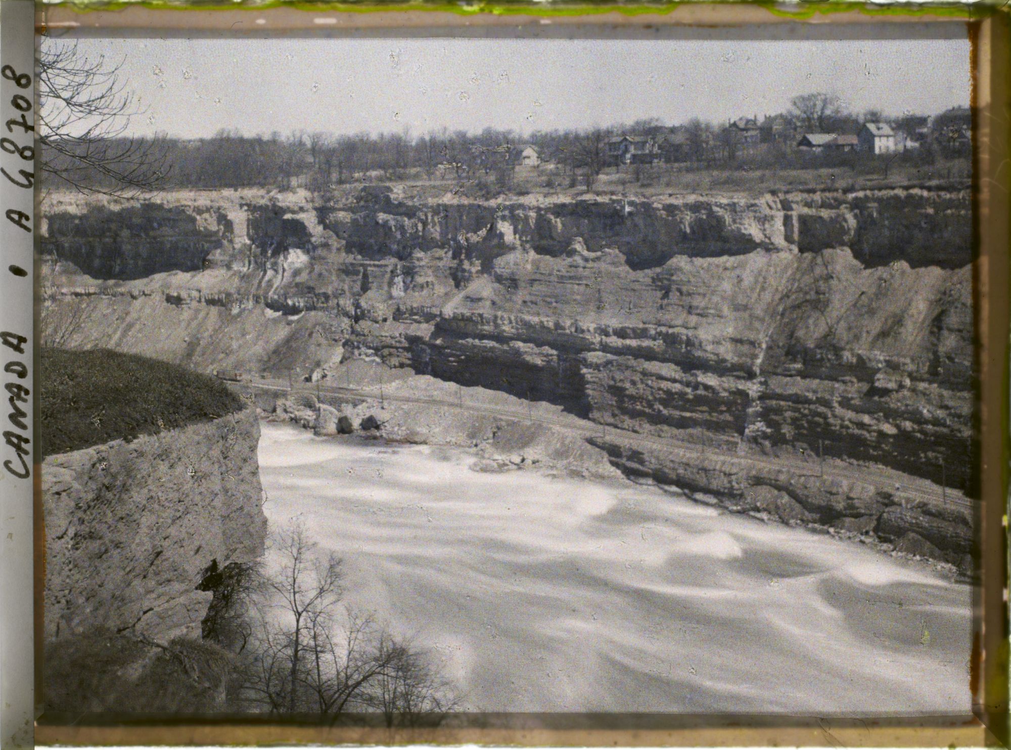 Image représentant Canada, Niagara, Le fleuve et éperon calcaire, rive Canadienne