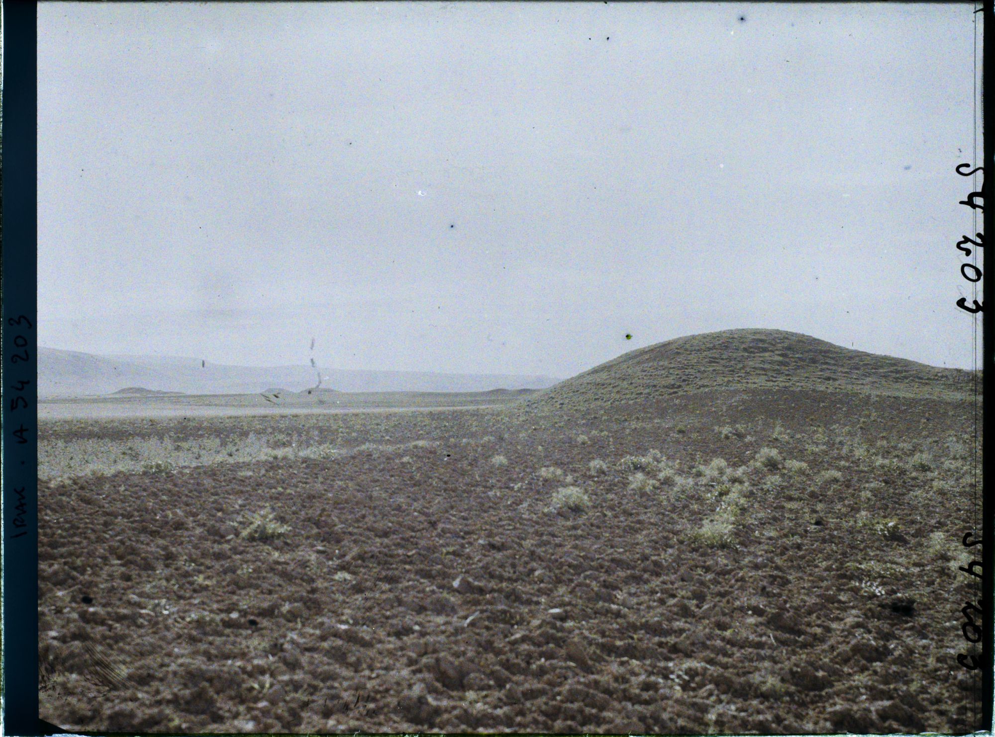 Image représentant Le grand tell (colline artificielle de ruines) de la capitale de Sargon II (722-705 av. J.-C.)
