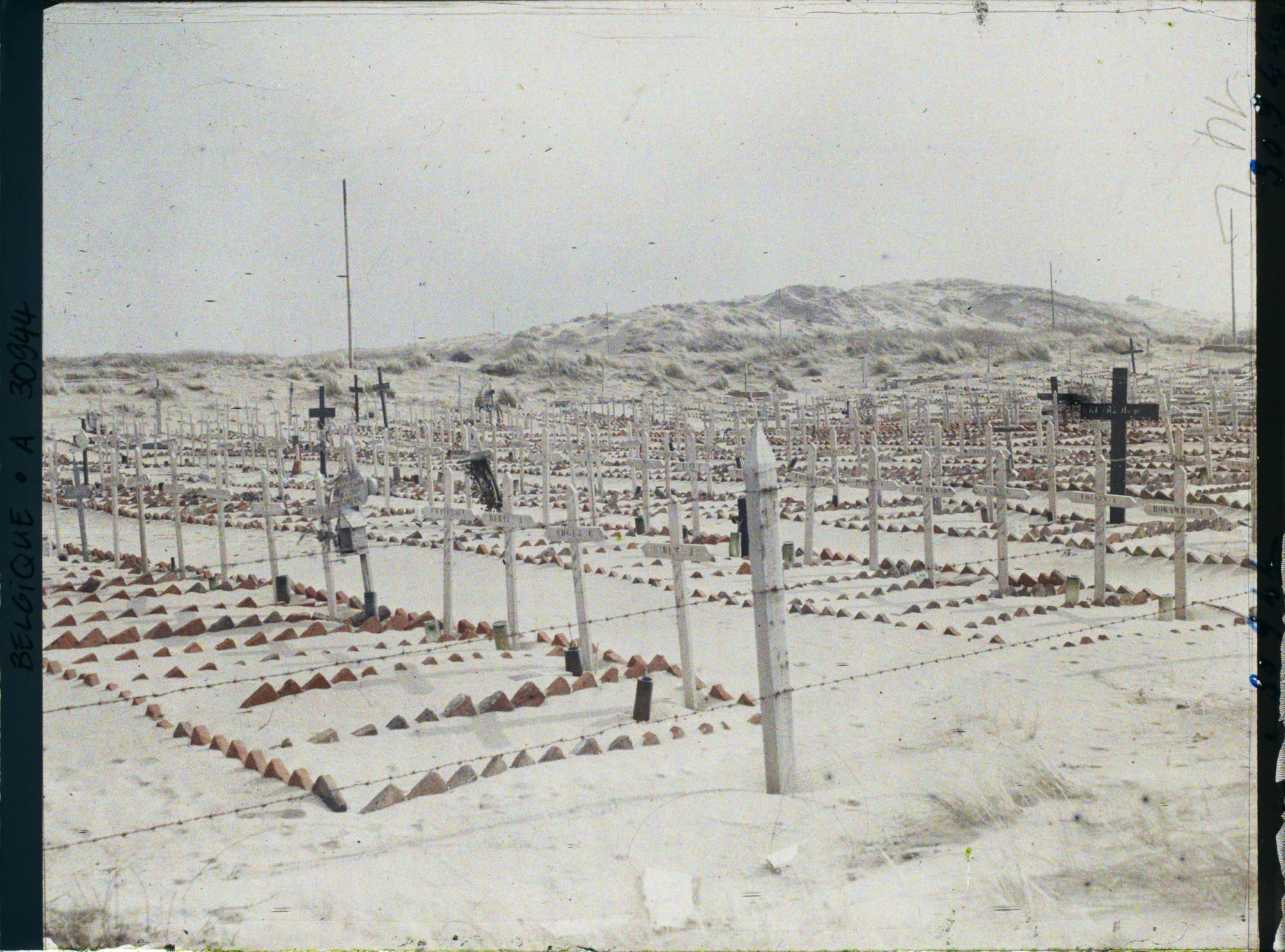 Image représentant Belgique, Nieuport les Bains, Cimetière français dans les dunes de Nieuport Bains