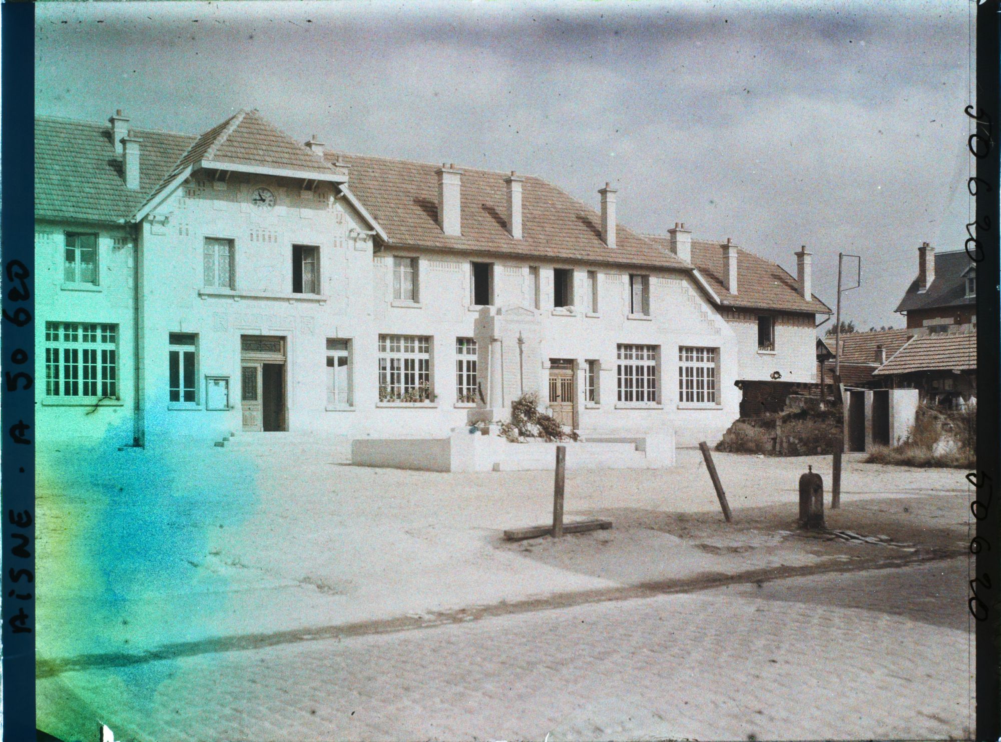 Image représentant France, Crouy, Mairie, Ecoles et Mont aux Morts