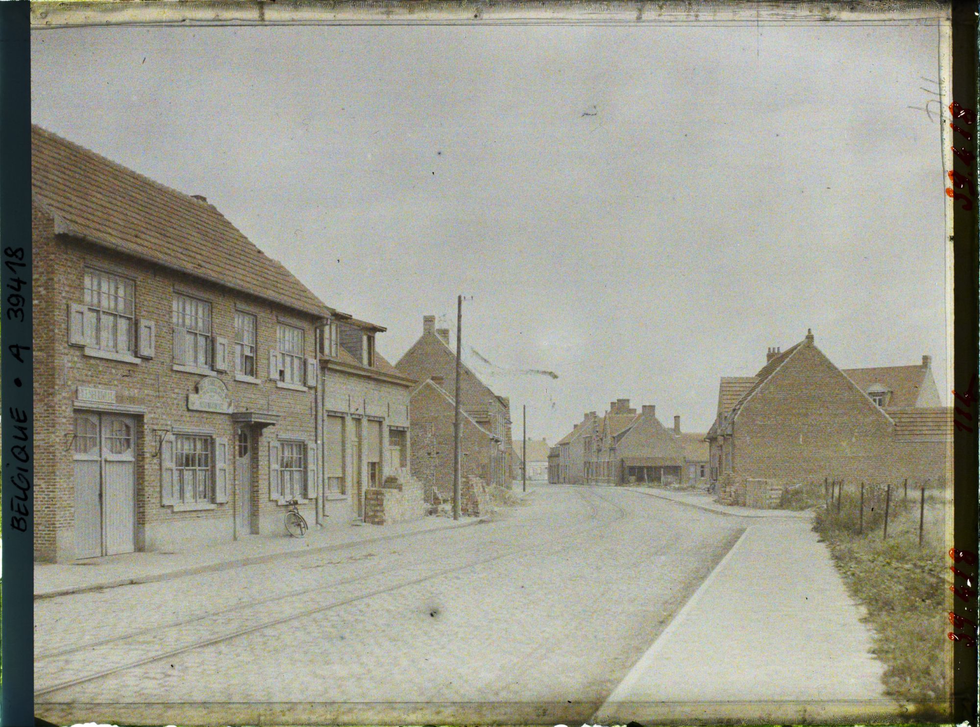 Image représentant Belgique, Poelcapelle, Une rue du Village