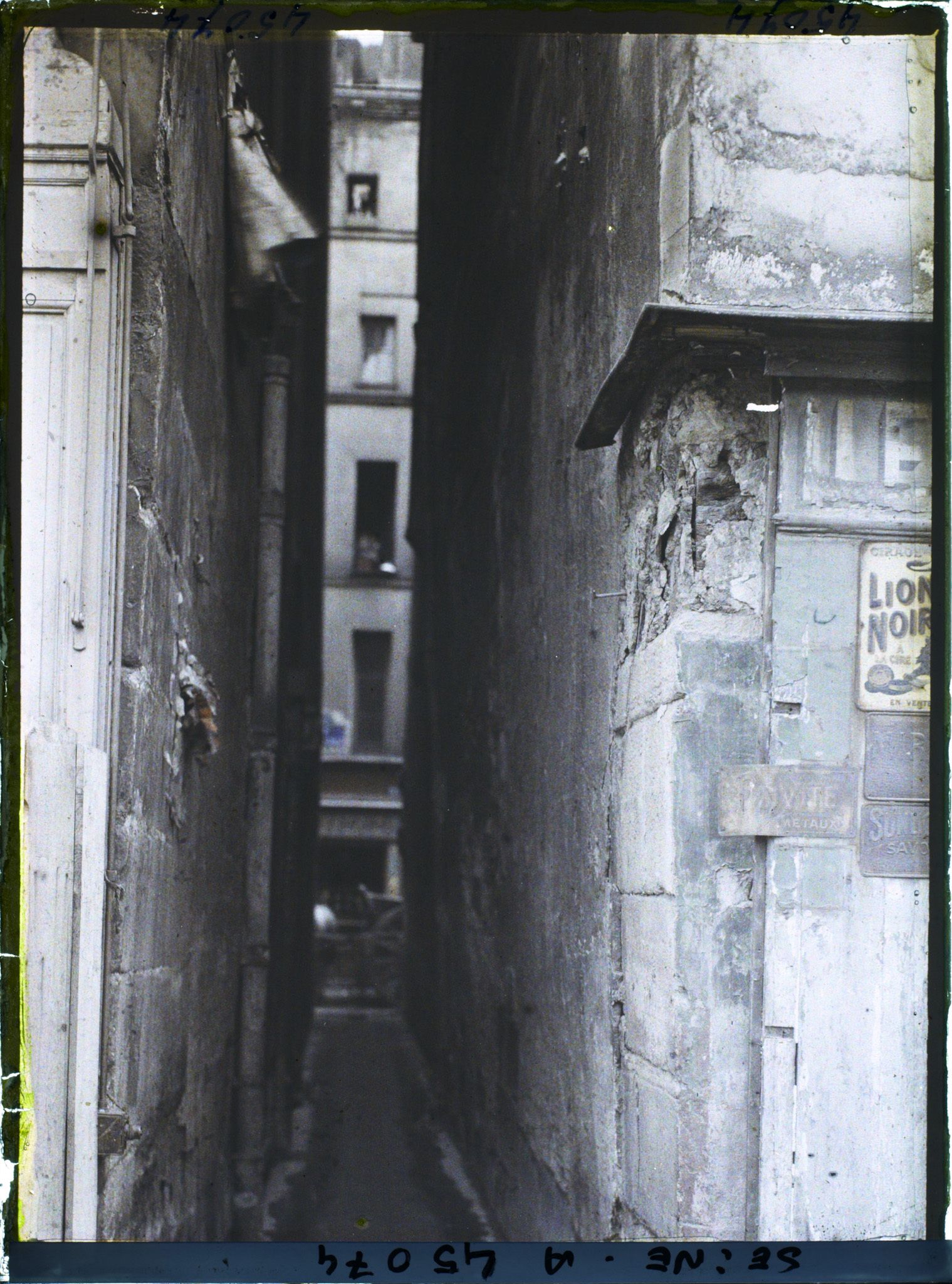 Image représentant La rue du Paon blanc depuis le quai de l'Hôtel-de-Ville