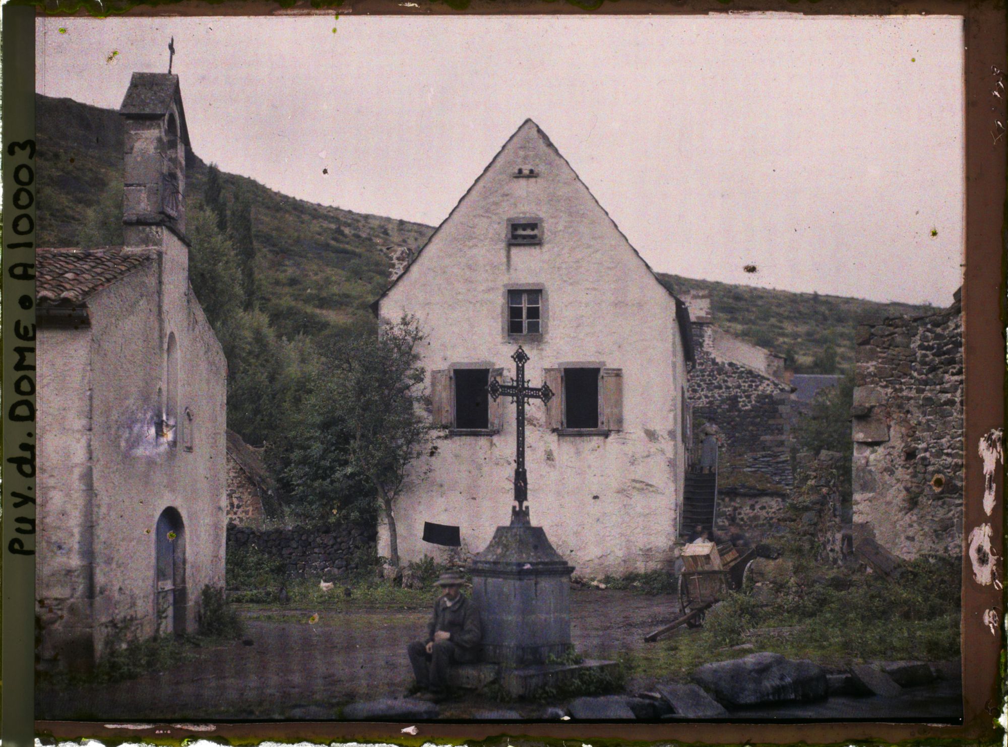 Image représentant France, Le Cheix, L'Eglise du Village
