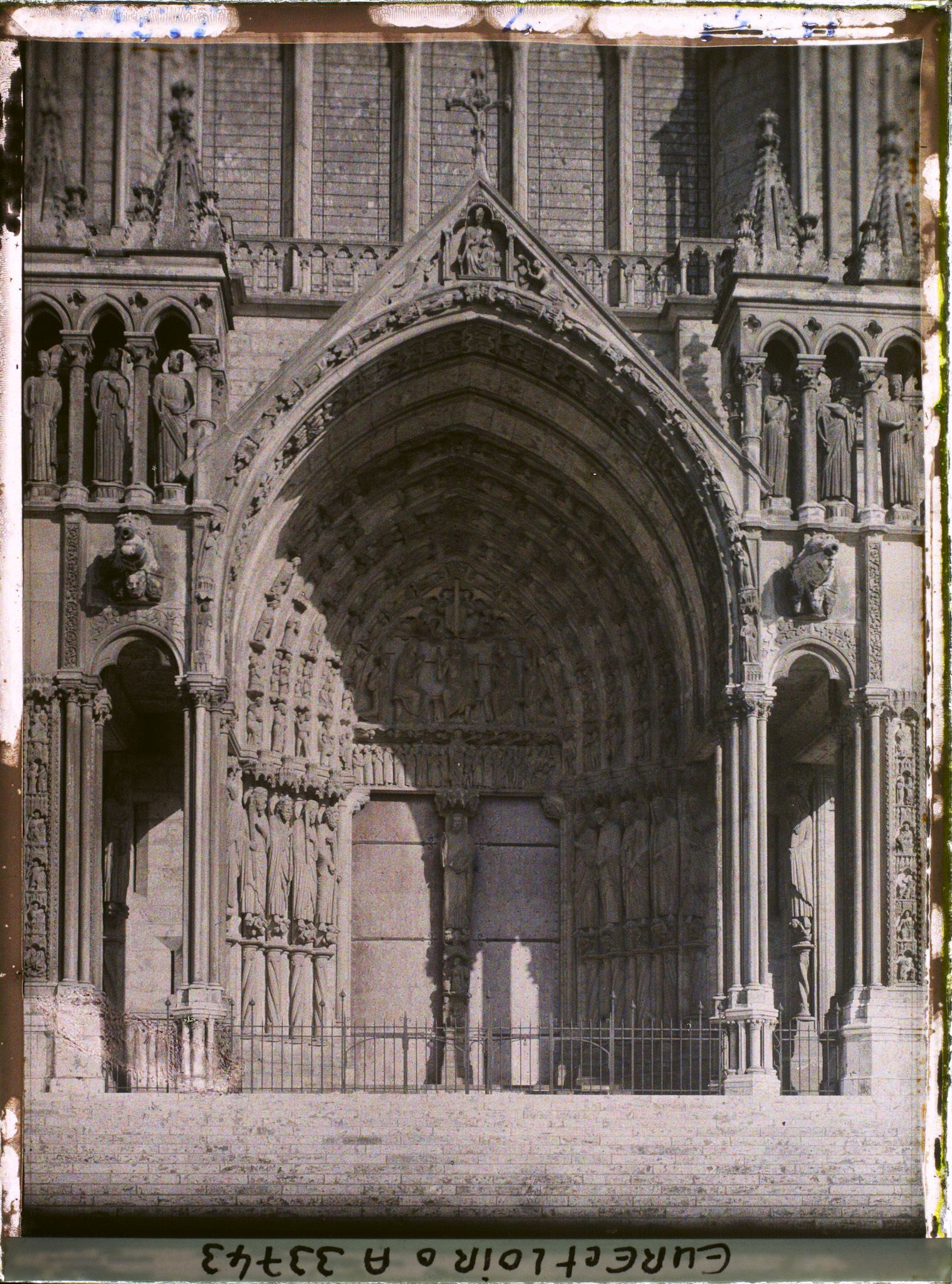 Image représentant Le portail central de la façade sud de la cathédrale Notre-Dame