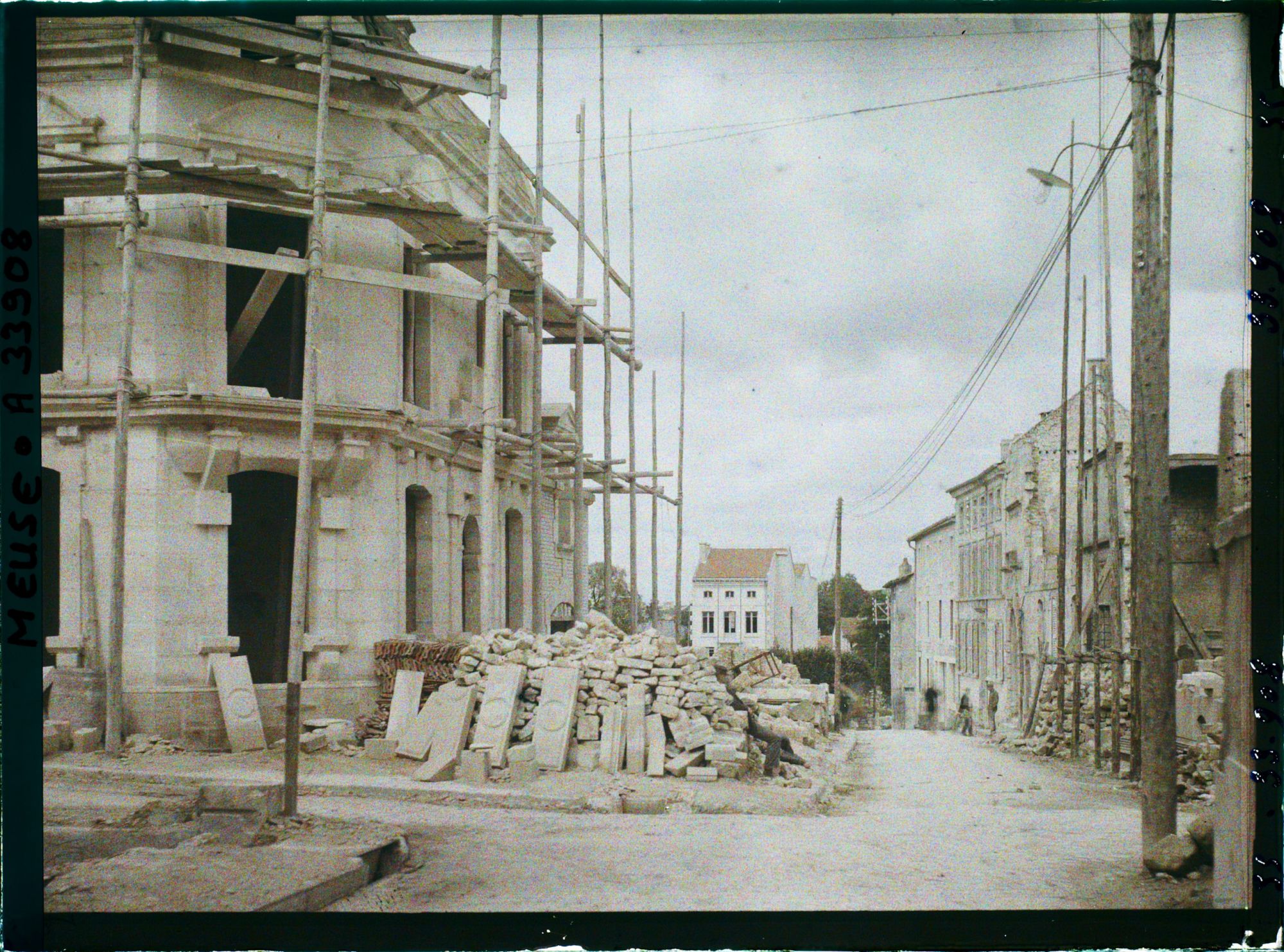 Image représentant France, Verdun, Rue de la Belle Vierge - Reconstructions