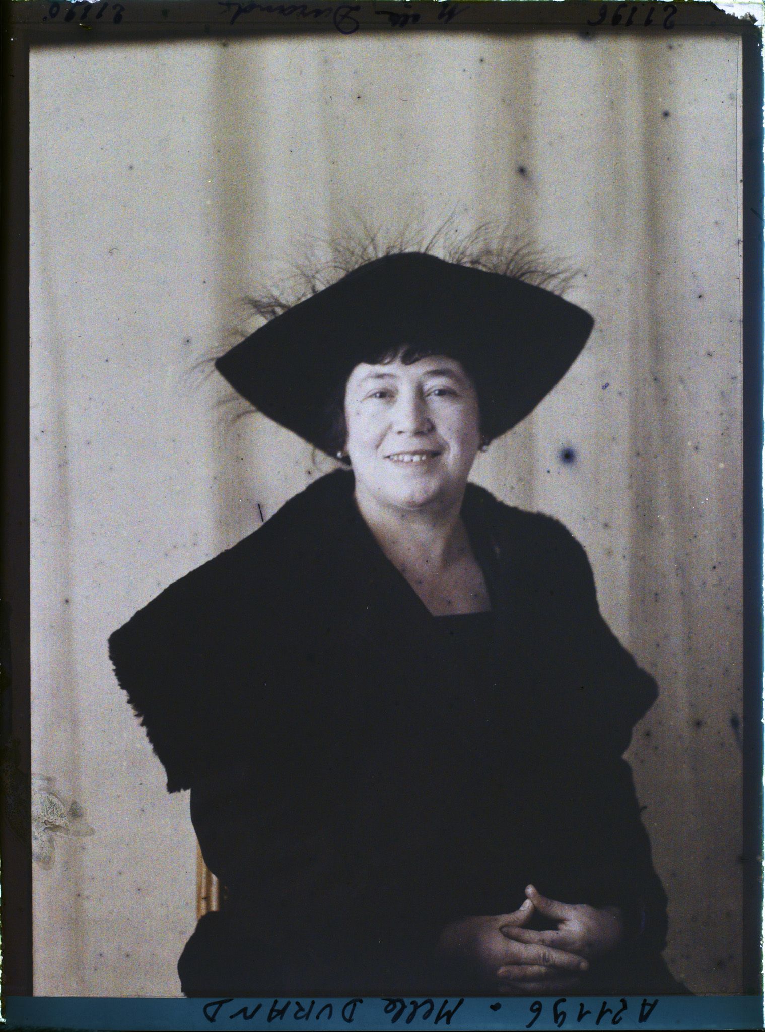 Image représentant https://musee-albert-kahn.s-museum.fr/home/NWQ2OTAwYzNmYjZlZTk1ZWQwODJmMjY4L2dlbmVyaWMtbm90aWNlLXRhYi9hdXRob3JpdHkvNjE3YTc5ZjVjZjhiODk2OGIzMzM3ZDIx/5d6900c3fb6ee95ed082f268/generic-notice-tab/authority/617a79ebcf8b8968b3336bff Mademoiselle Durand