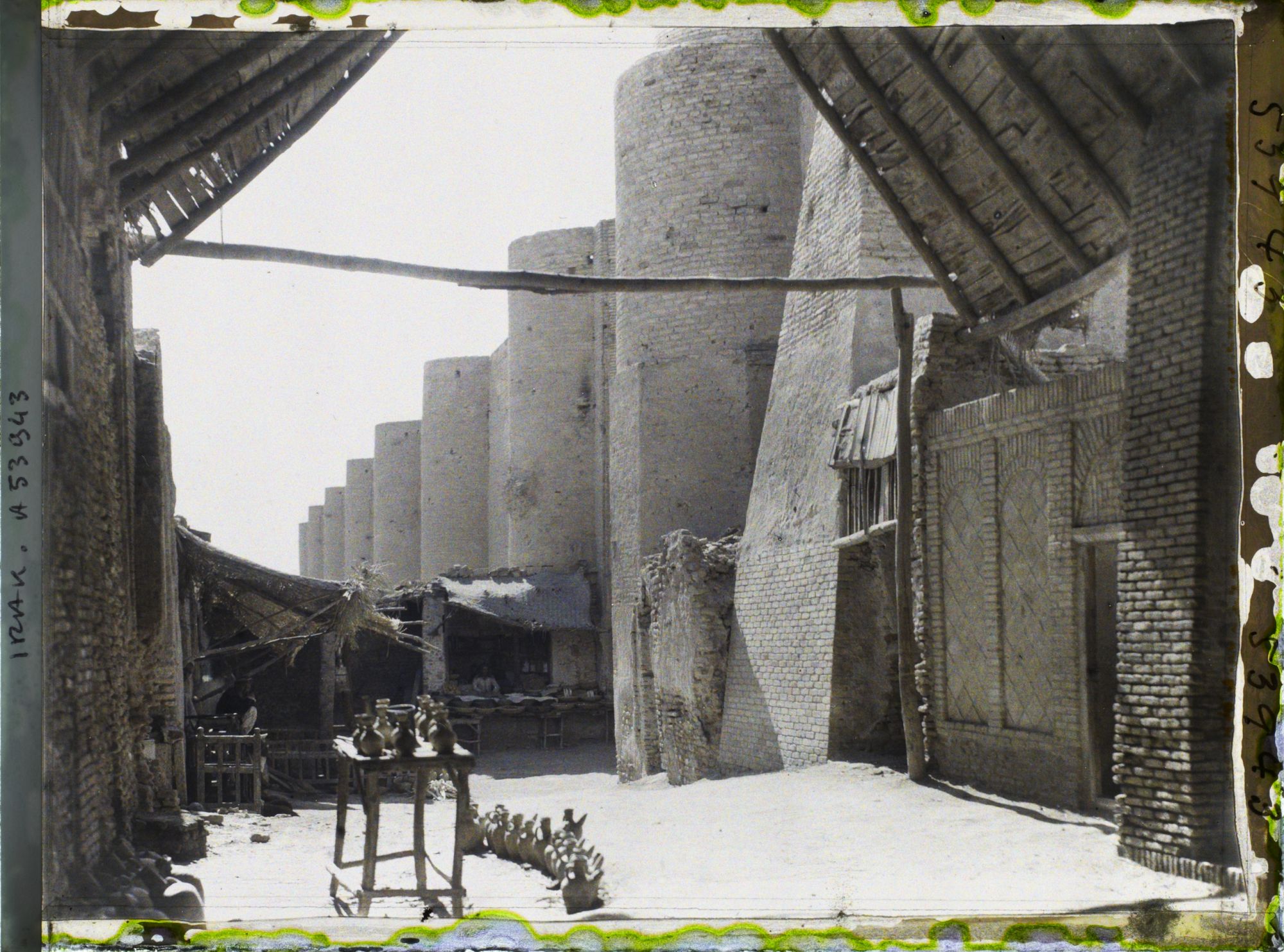 Image représentant Mur extérieur de la mosquée fortifiée d'Ali, échoppes