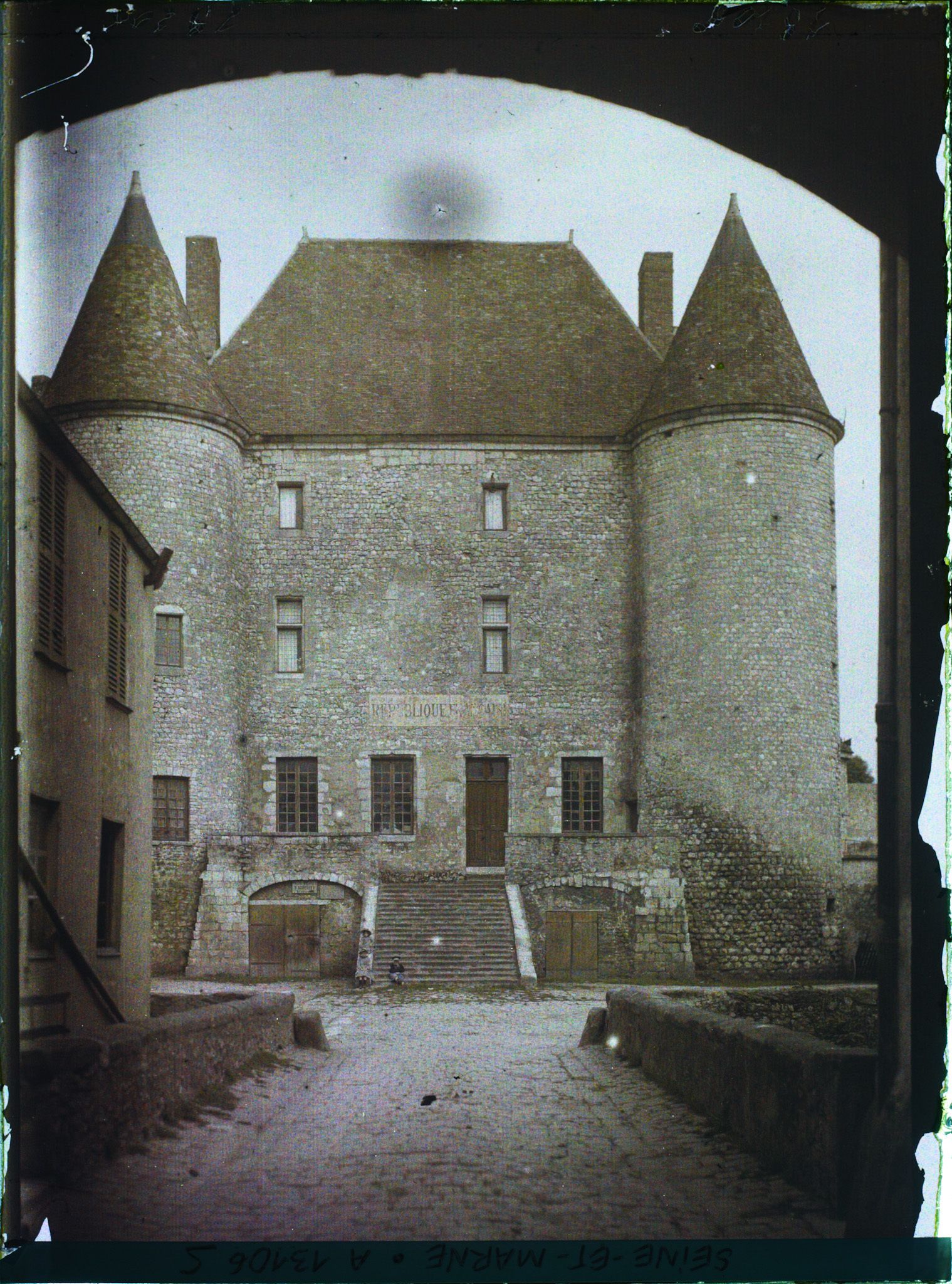 Image représentant France, Nemours, Façade du Château