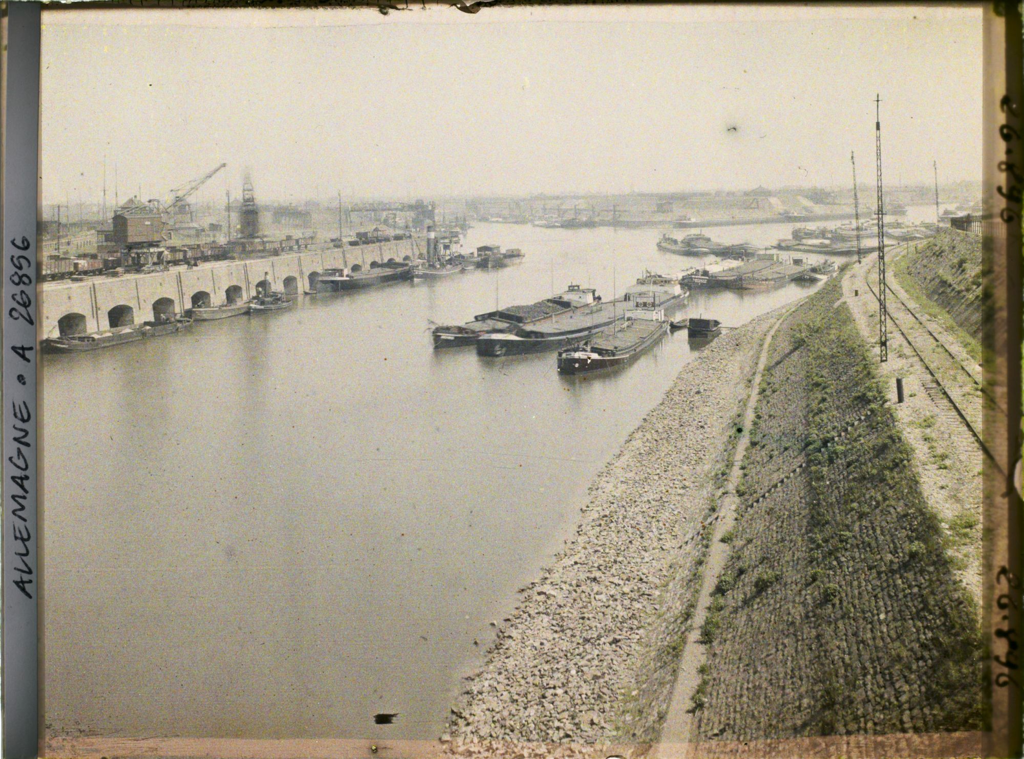 Image représentant Allemagne, Duisburg, Occupation Française Une vue s/ la Rhur prise du Pont de Duisburg