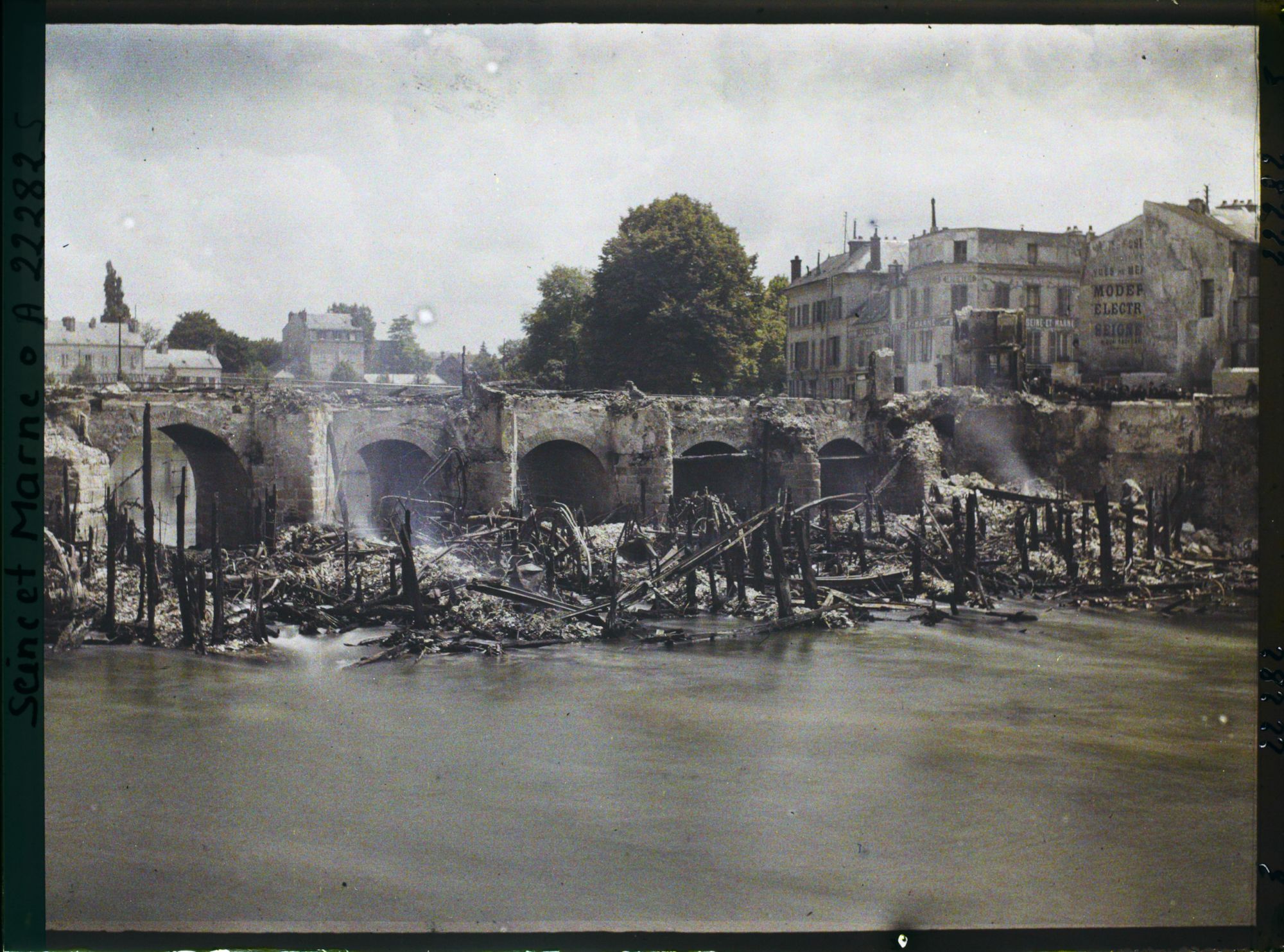 Image représentant France, Meaux, Les Moulins vus de plus près de la rive droite