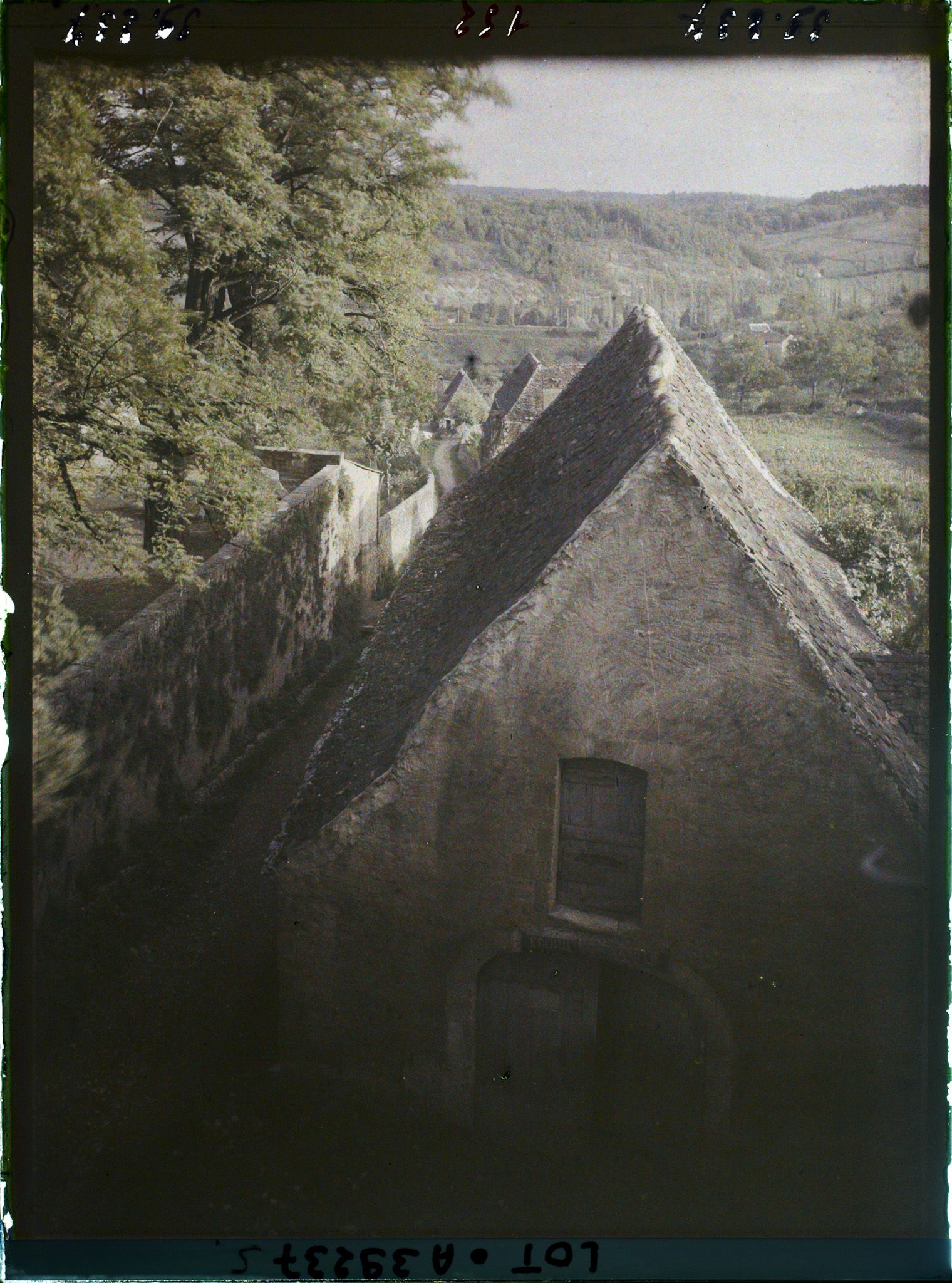 Image représentant France, Gourdon (Lot), Vieille toiture