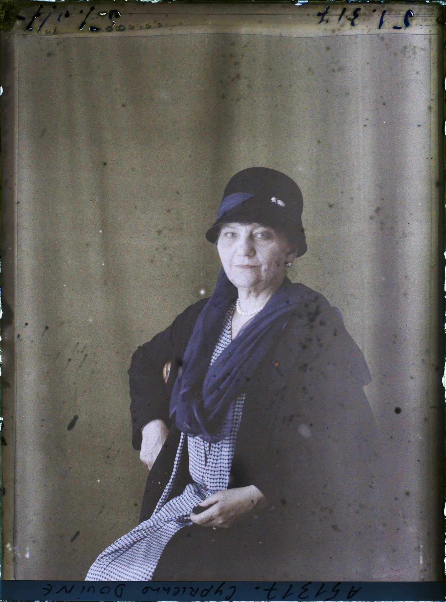 Image représentant https://musee-albert-kahn.s-museum.fr/home/NWQ2OTAwYzNmYjZlZTk1ZWQwODJmMjY4L2dlbmVyaWMtbm90aWNlLXRhYi9hdXRob3JpdHkvNjE3YTc5ZjVjZjhiODk2OGIzMzM3ZDIx/5d6900c3fb6ee95ed082f268/generic-notice-tab/authority/617a79ebcf8b8968b3336c6c Madame Cyprienne Douine