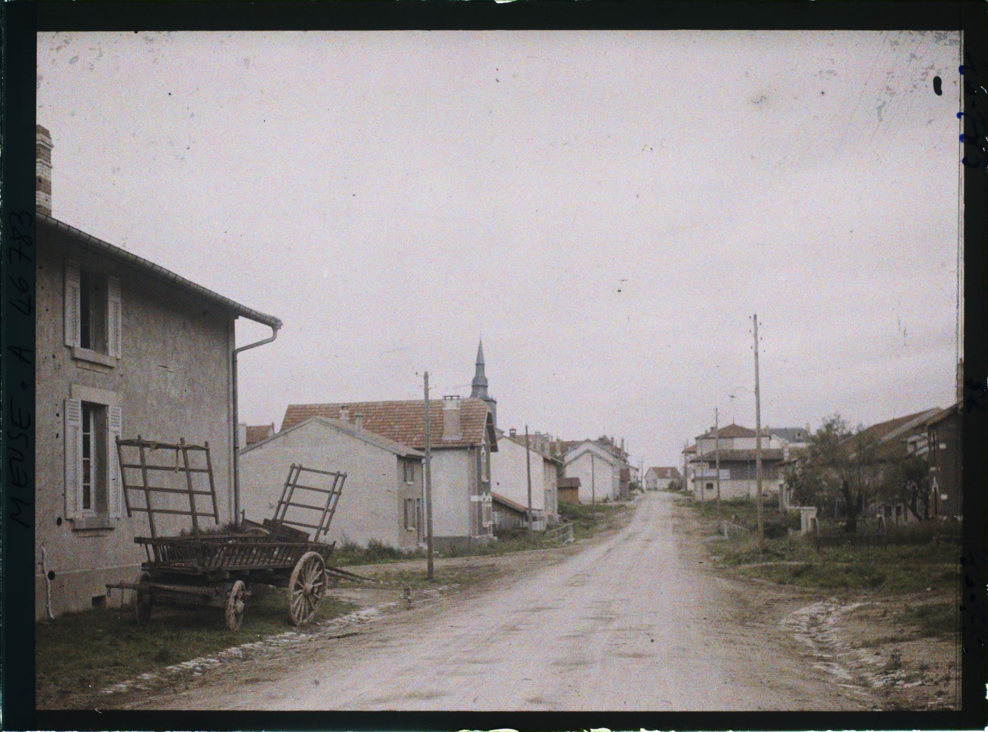 Image représentant France, Neuvilly (Meuse) (3374h), Entrée de Neuvilly par la rte de Varennes à Verdun