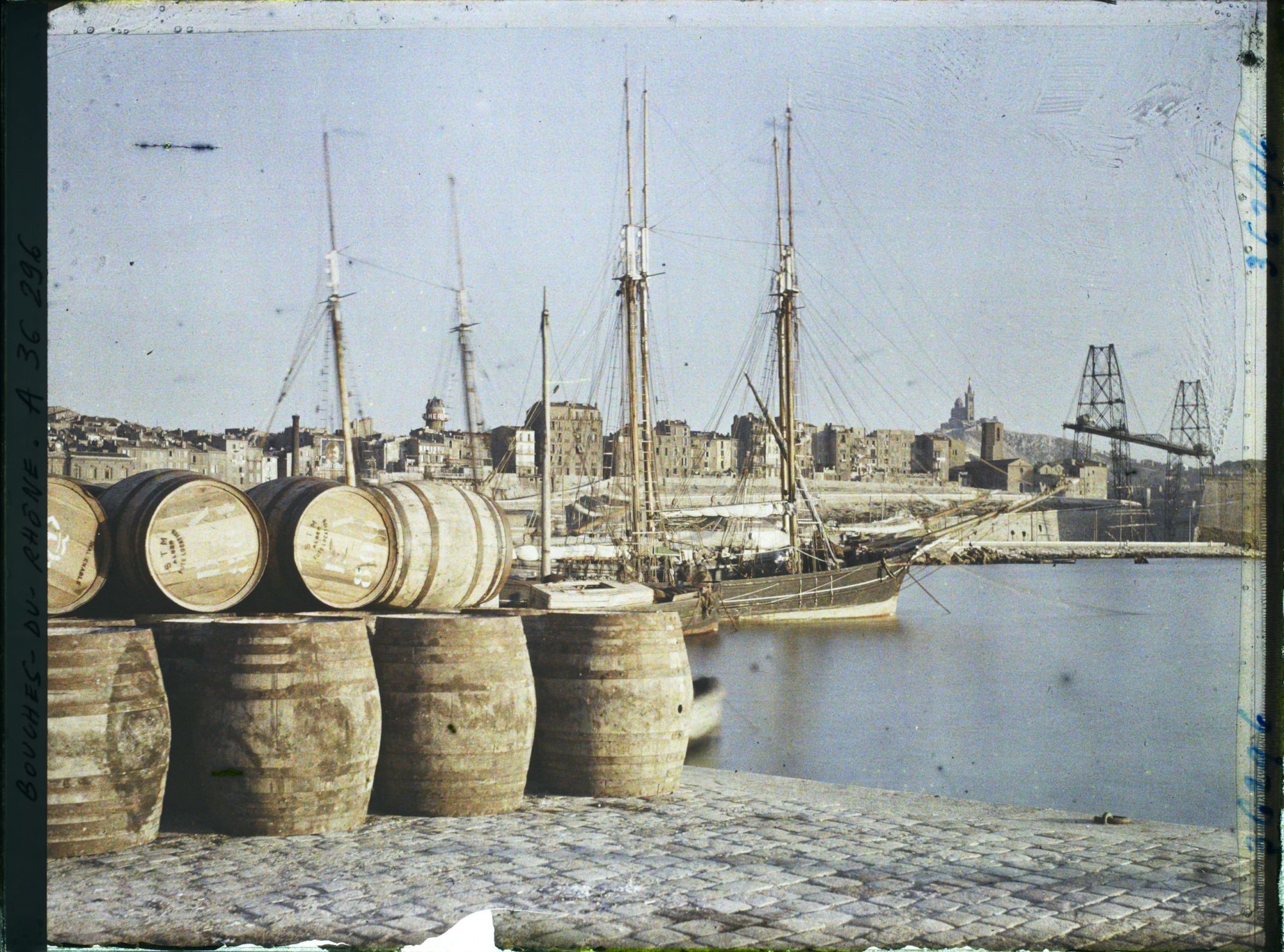 Image représentant Les tonneaux sur le quai, bassin de la Joliette